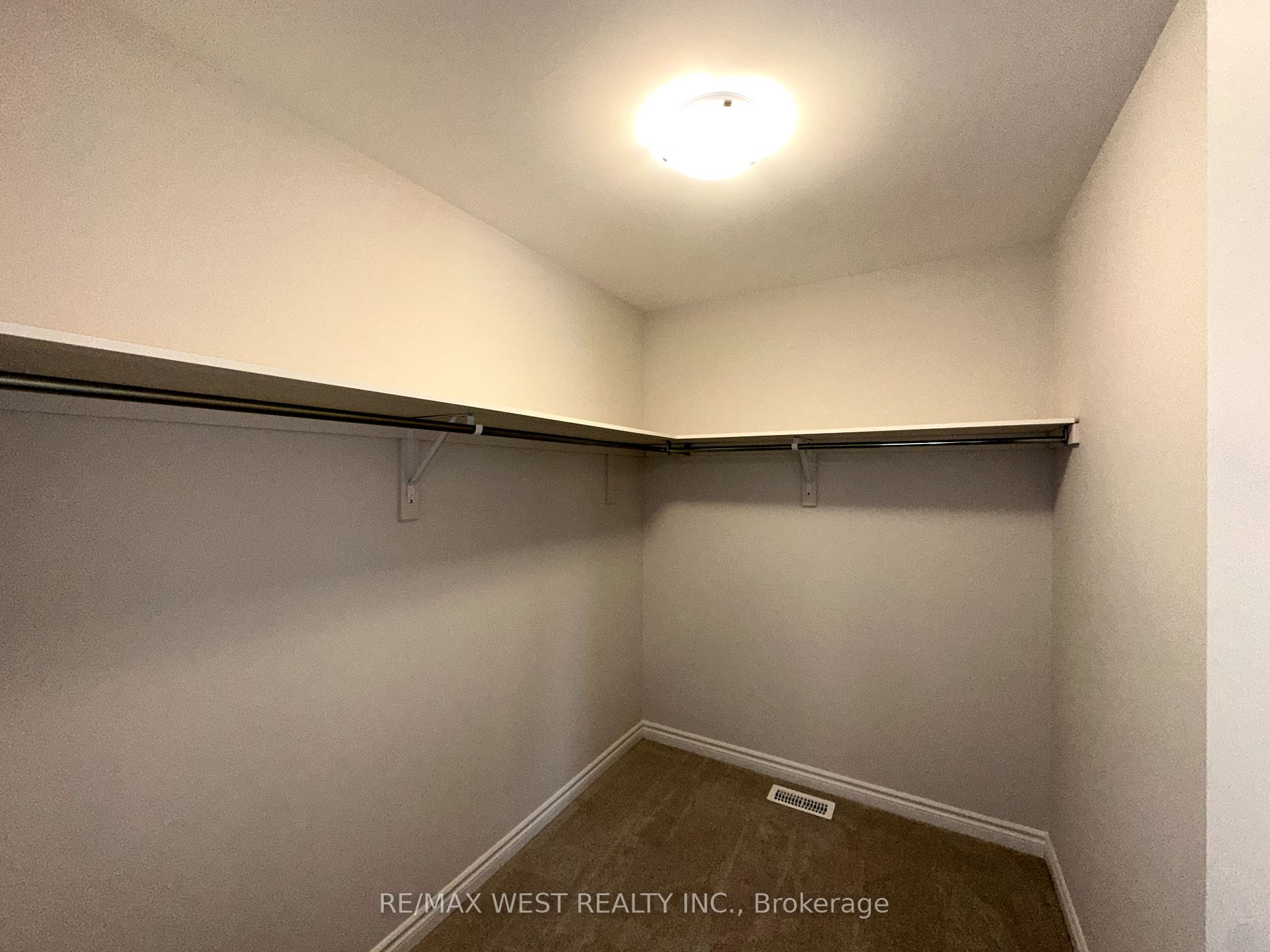 32 Bradley Avenue