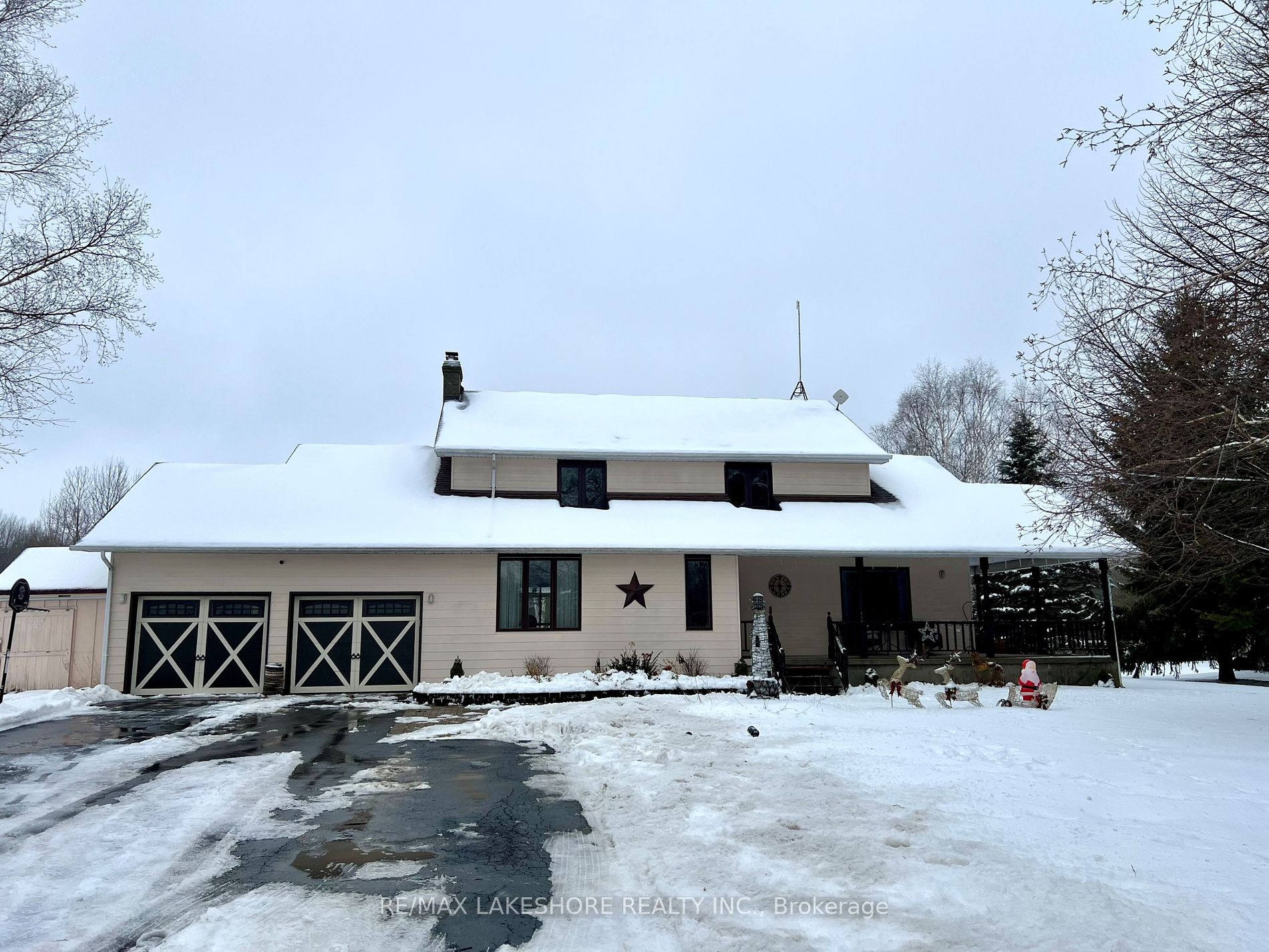 3842 Larose Cres