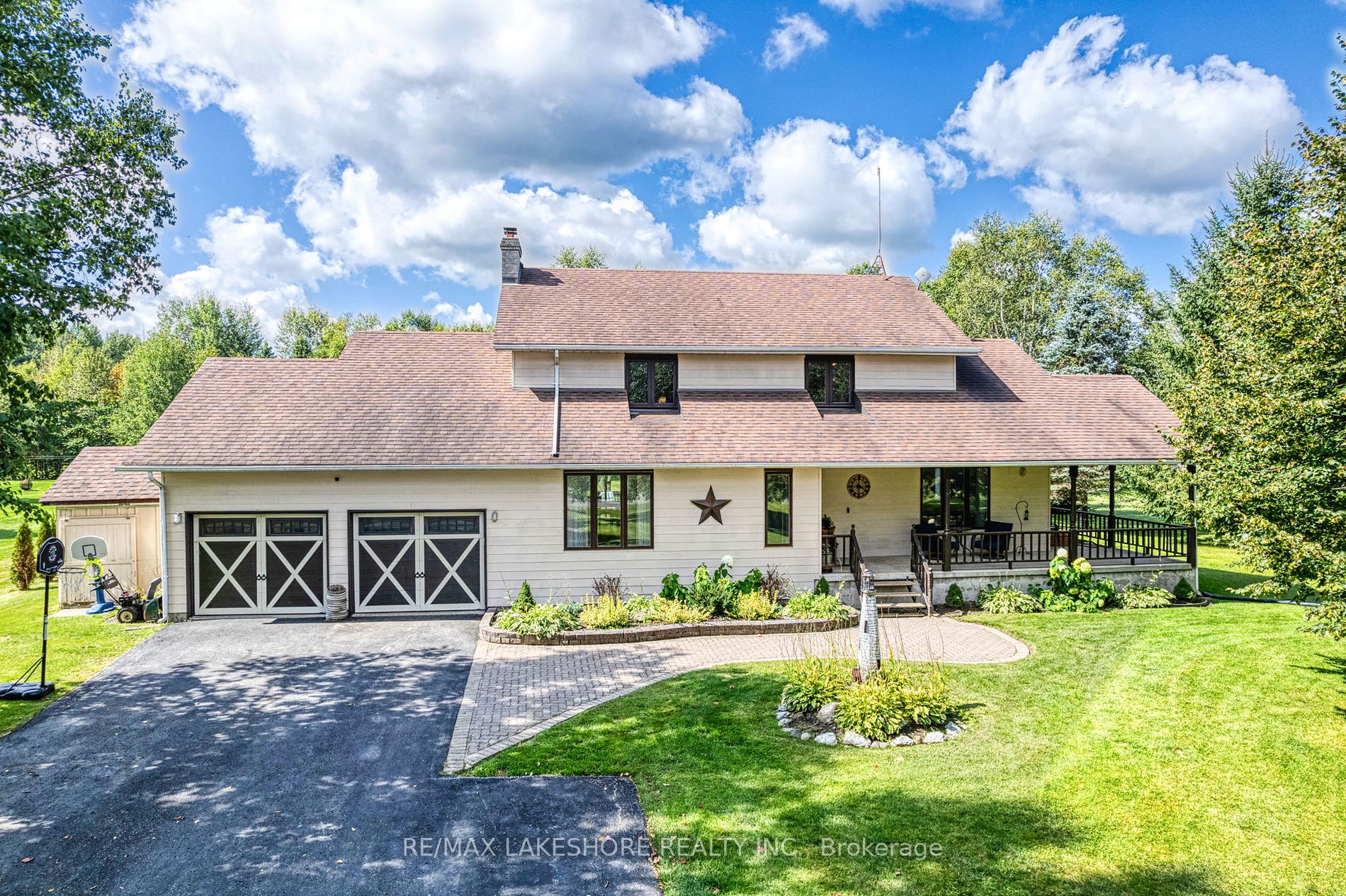 3842 Larose Cres