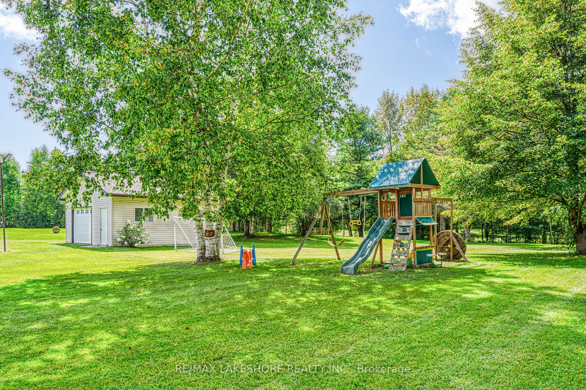 3842 Larose Cres