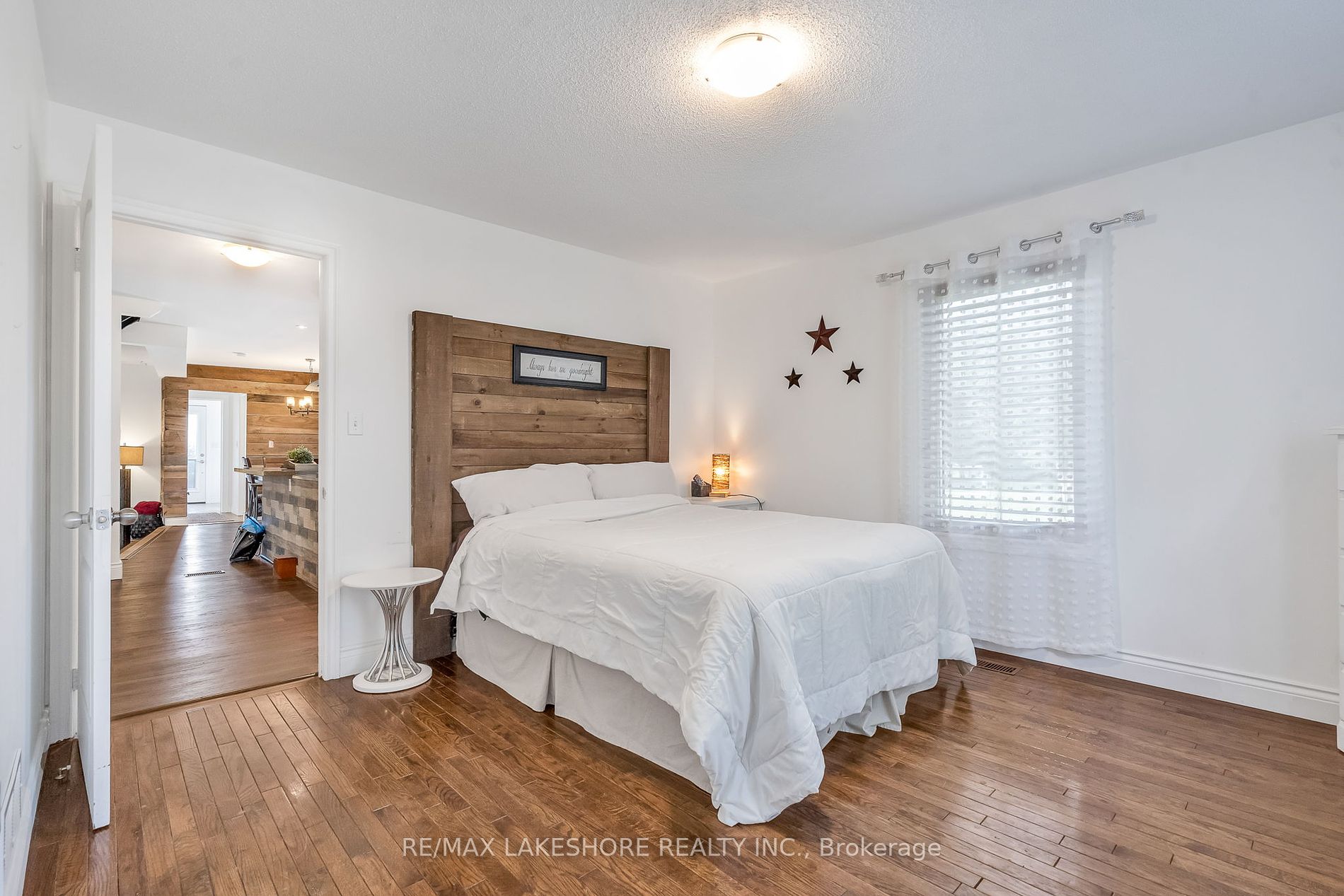 3842 Larose Cres