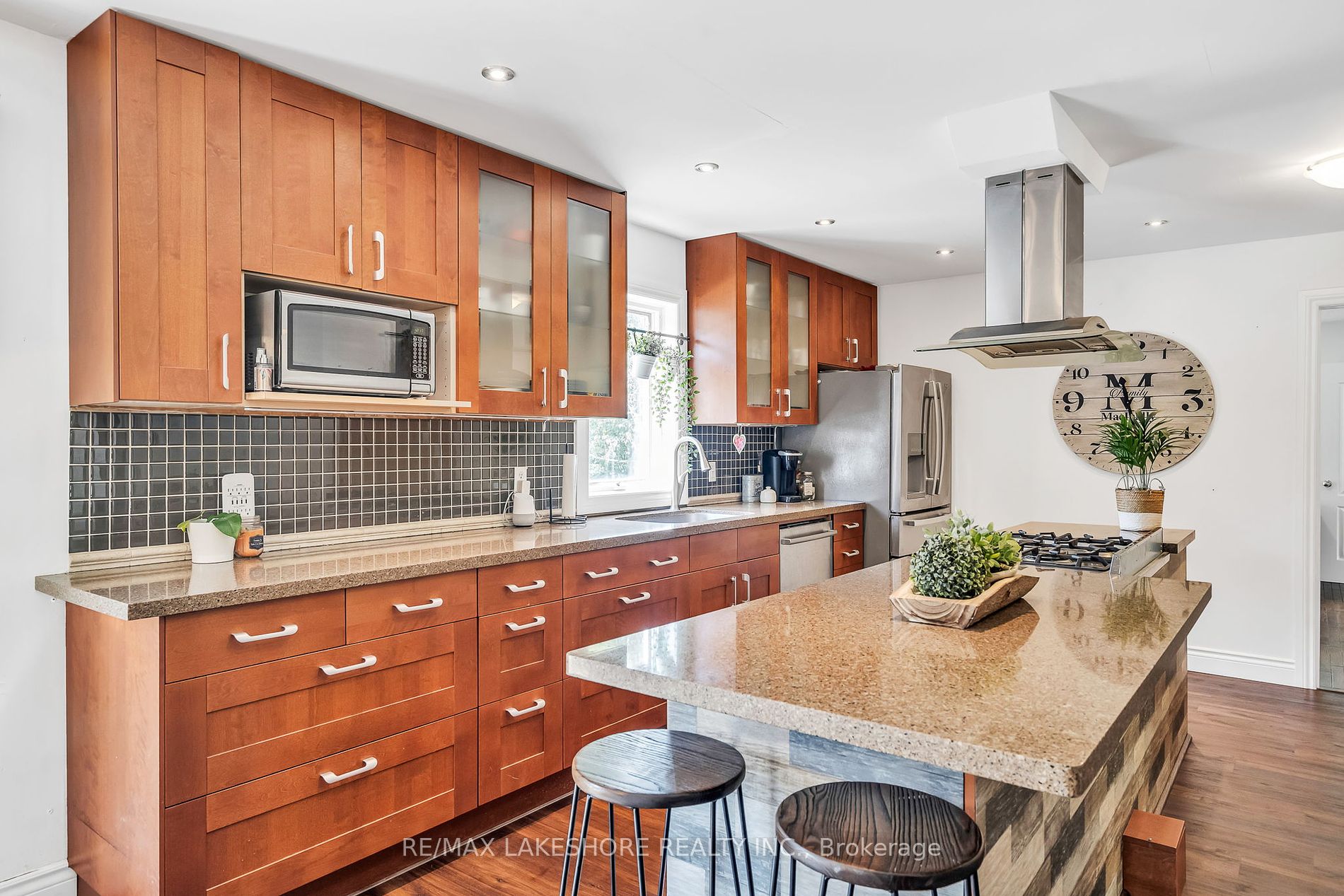 3842 Larose Cres