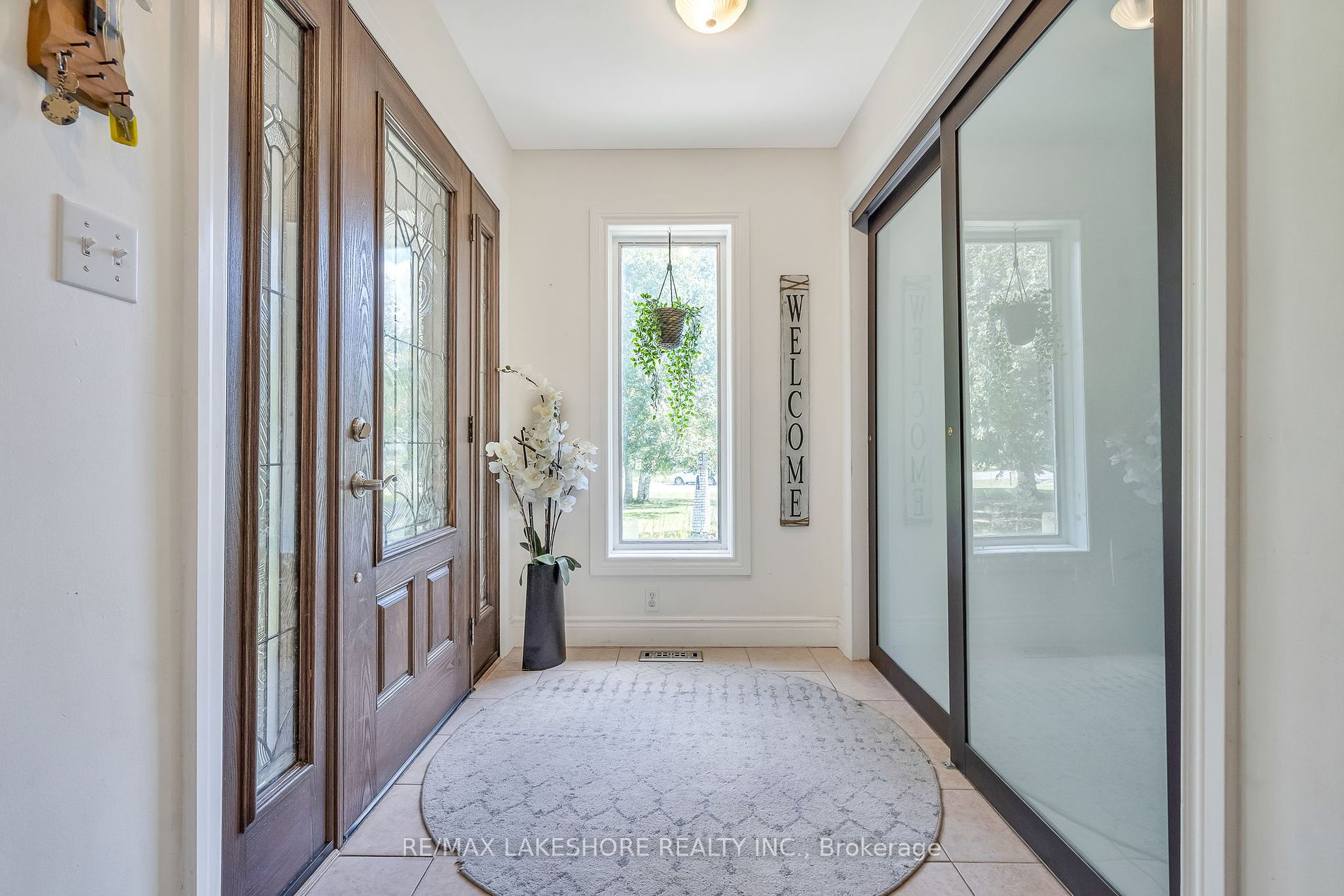 3842 Larose Cres
