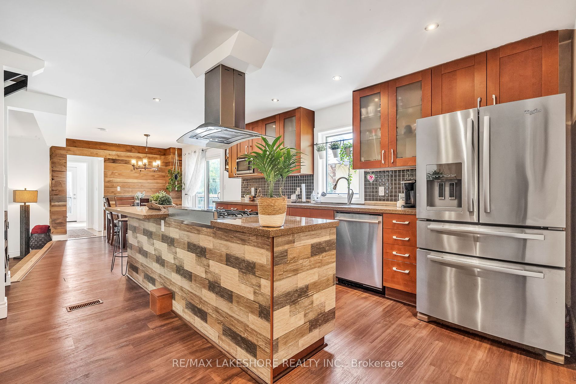 3842 Larose Cres