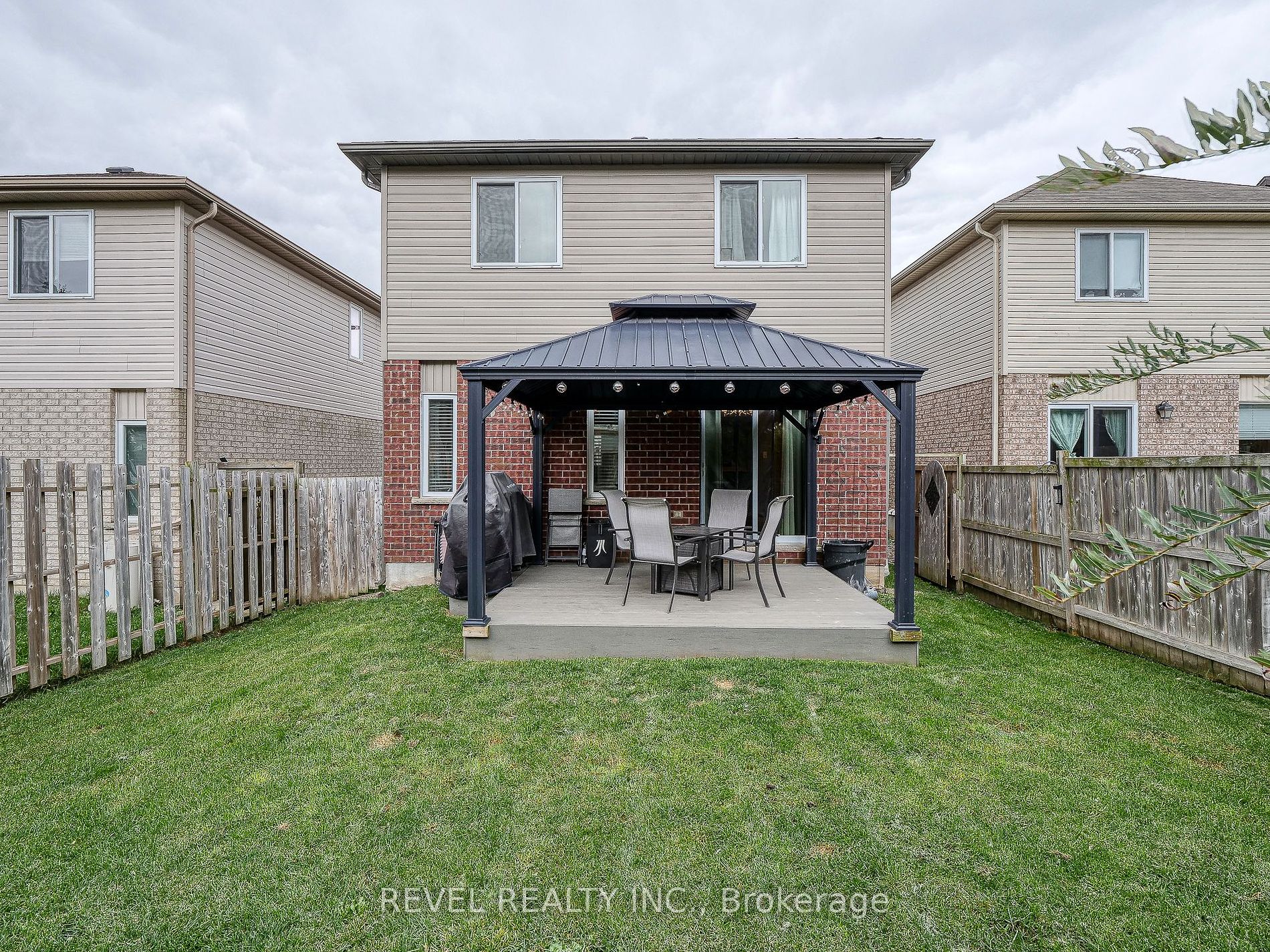 1055 Marquette Dr