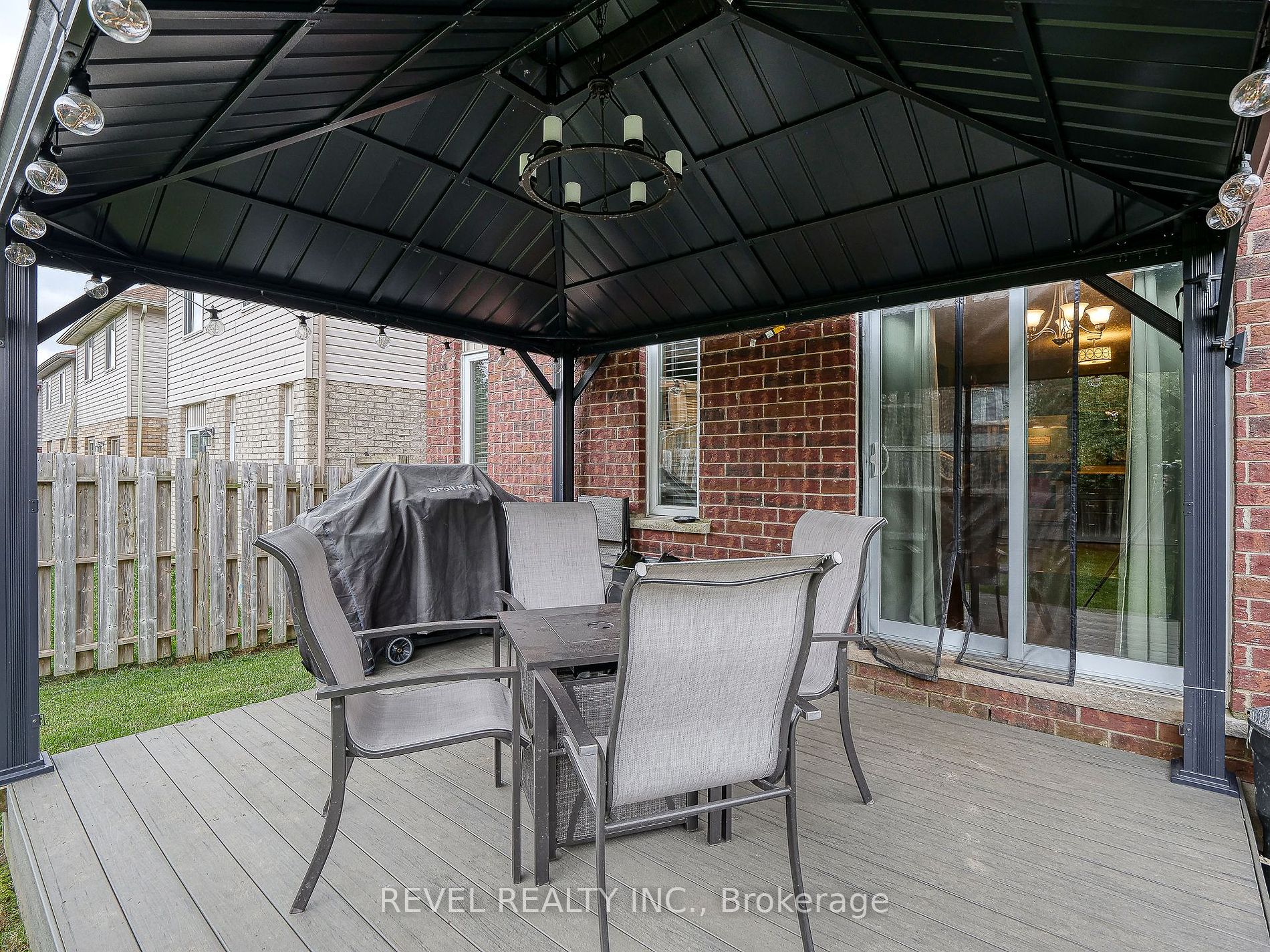 1055 Marquette Dr