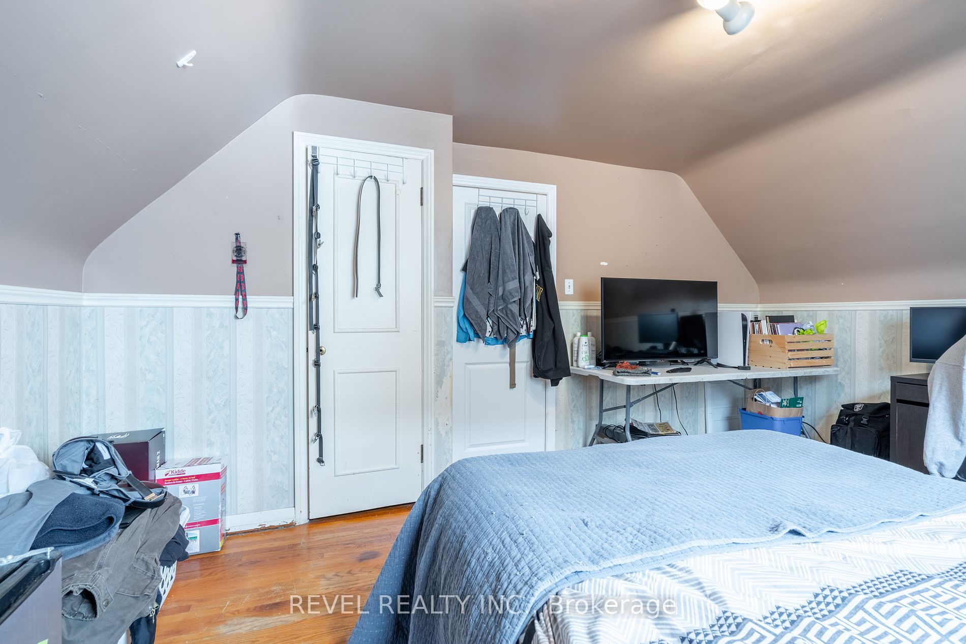 251 Glencairn Ave