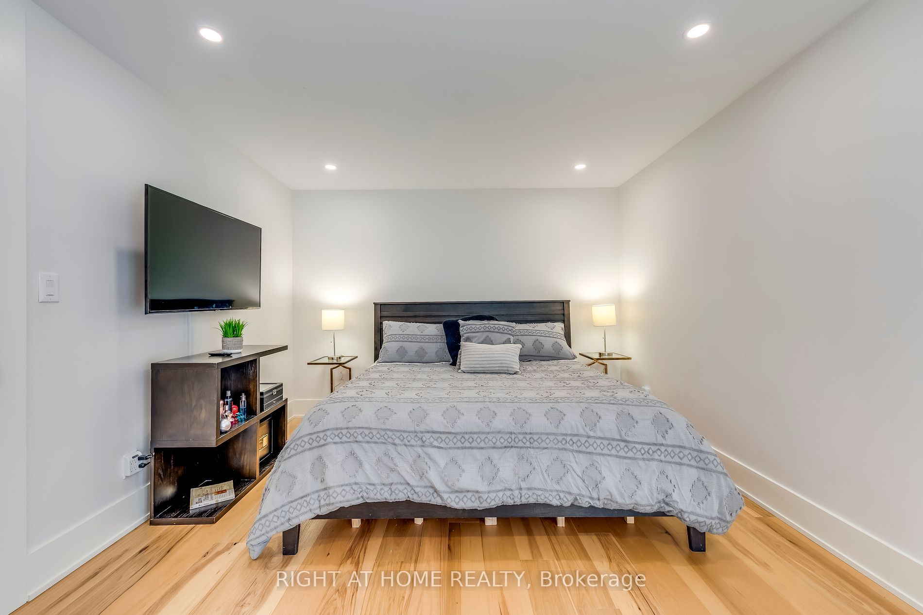 146 7th Concession Rd E