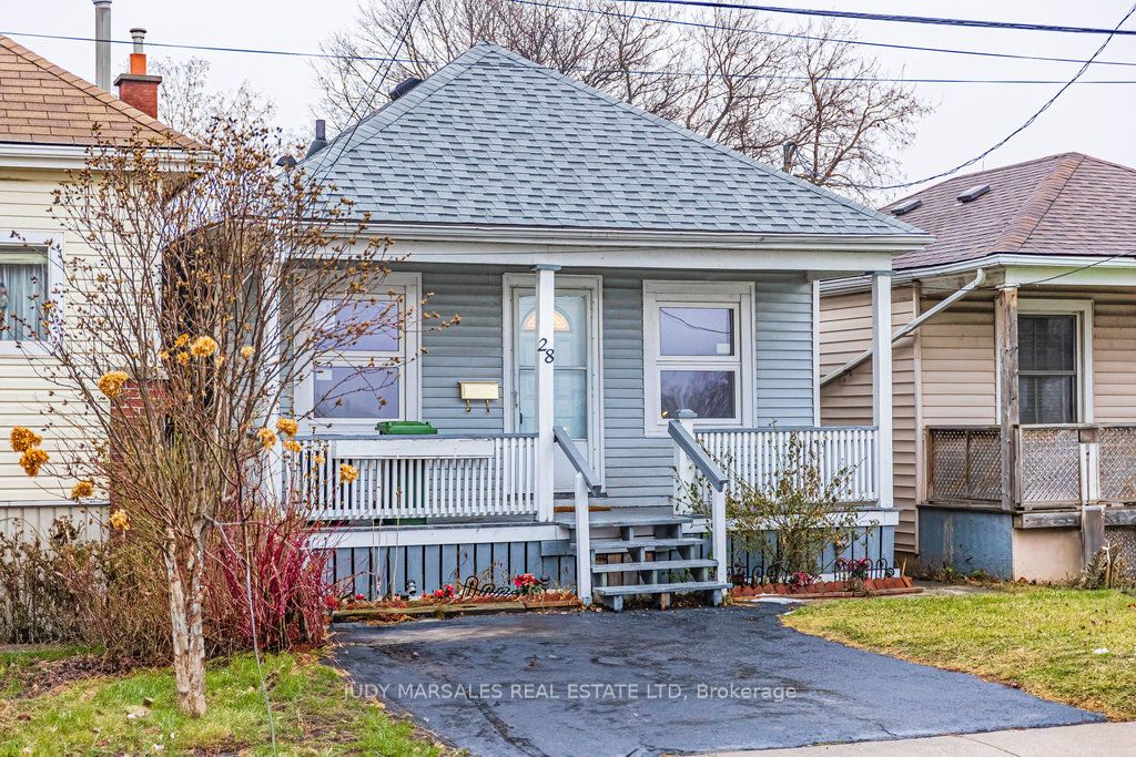 28 Agincourt Avenue