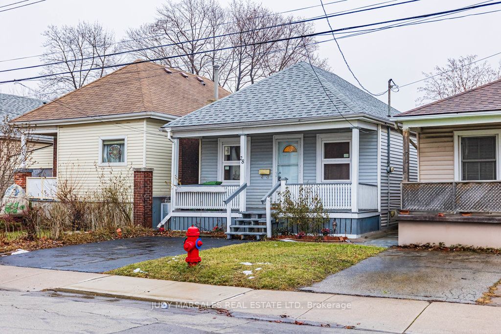 28 Agincourt Avenue