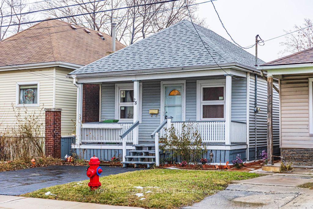 28 Agincourt Avenue