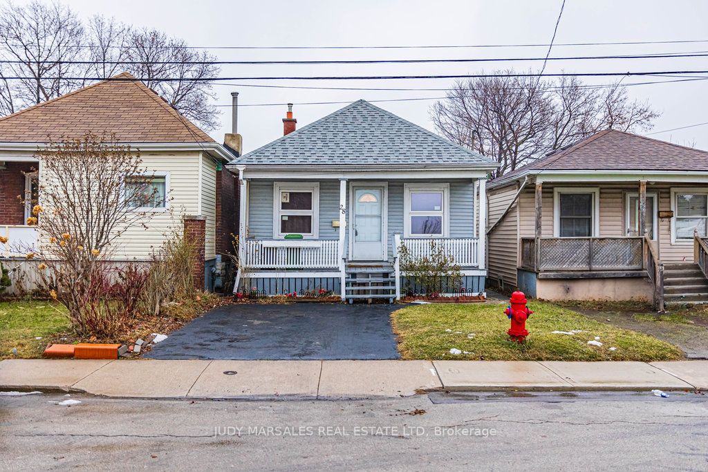 28 Agincourt Avenue