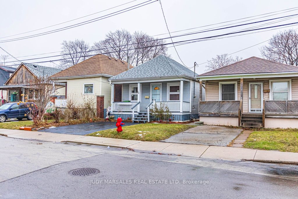 28 Agincourt Avenue