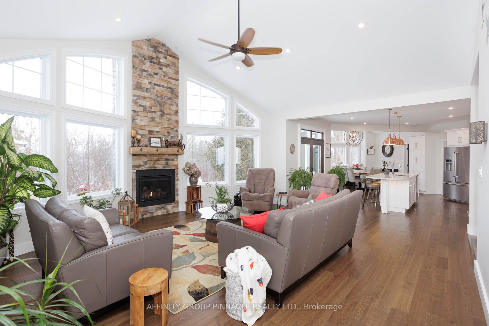 32 MCLARENS CREEK Road