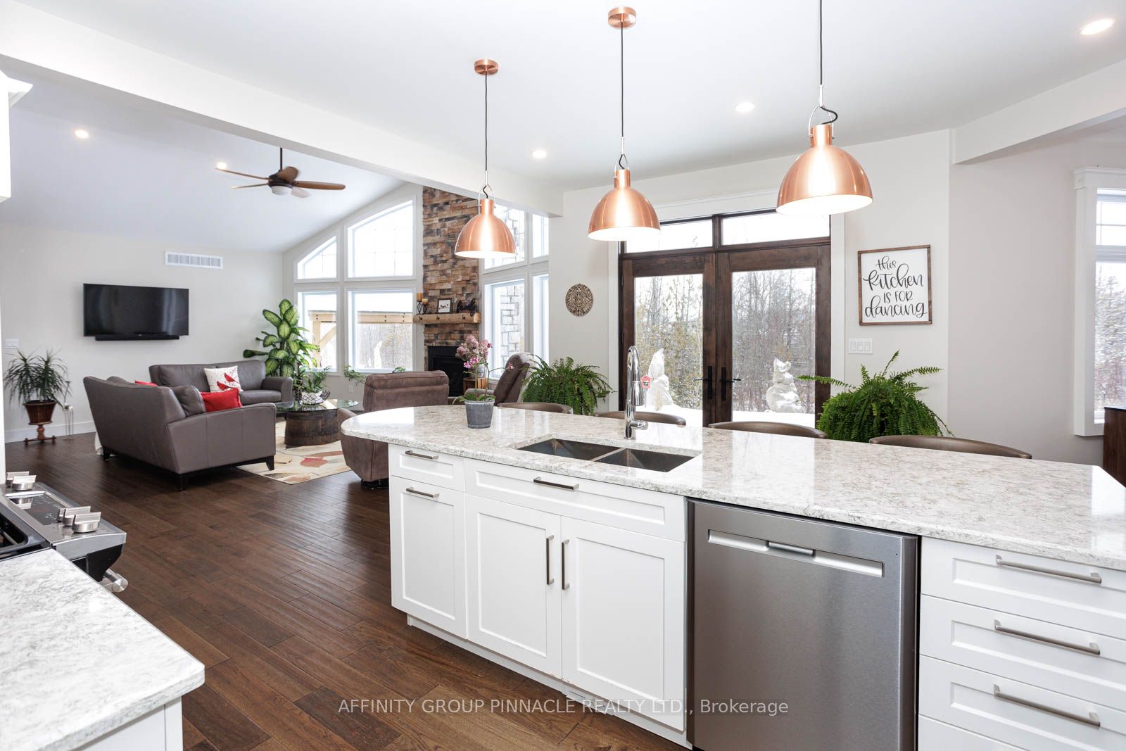 32 MCLARENS CREEK Road