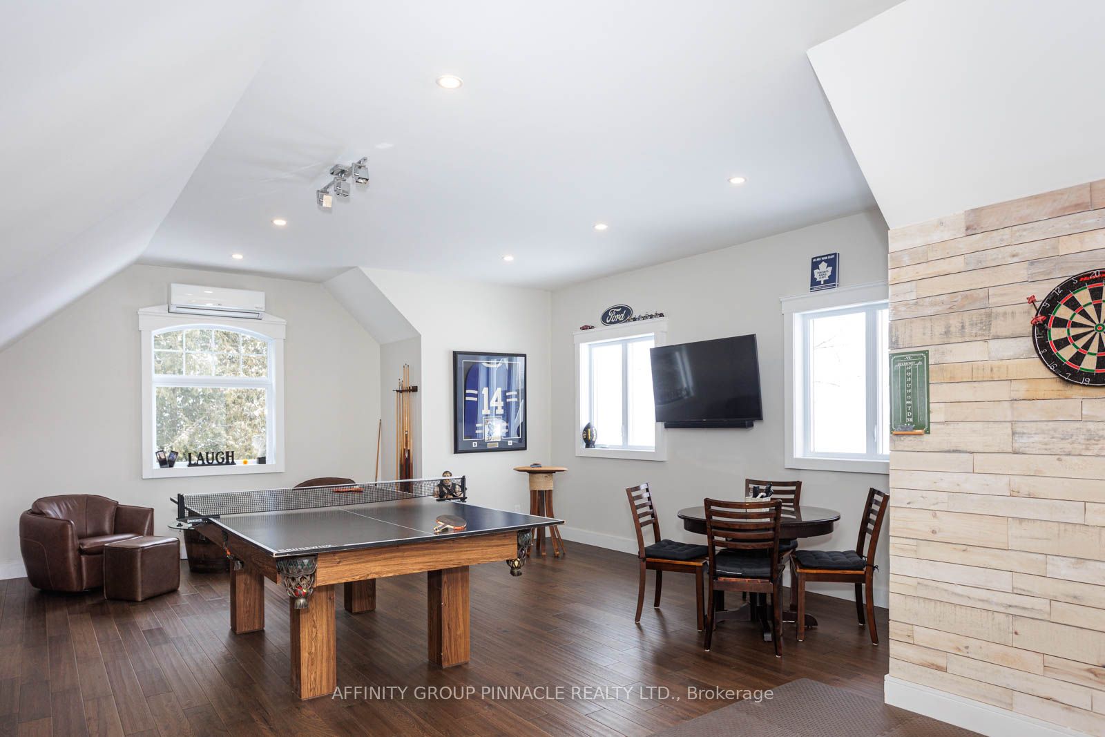 32 MCLARENS CREEK Road