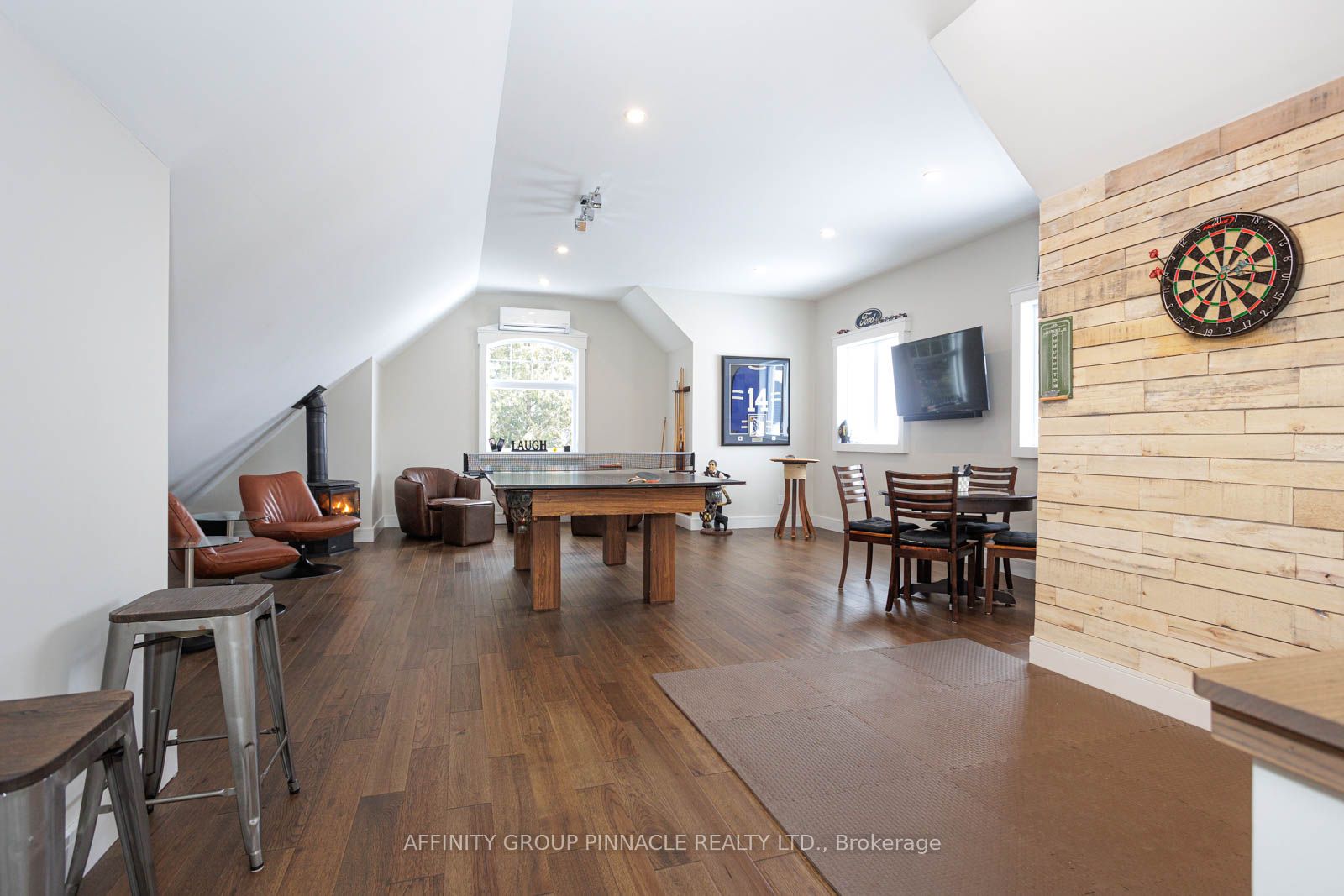 32 MCLARENS CREEK Road