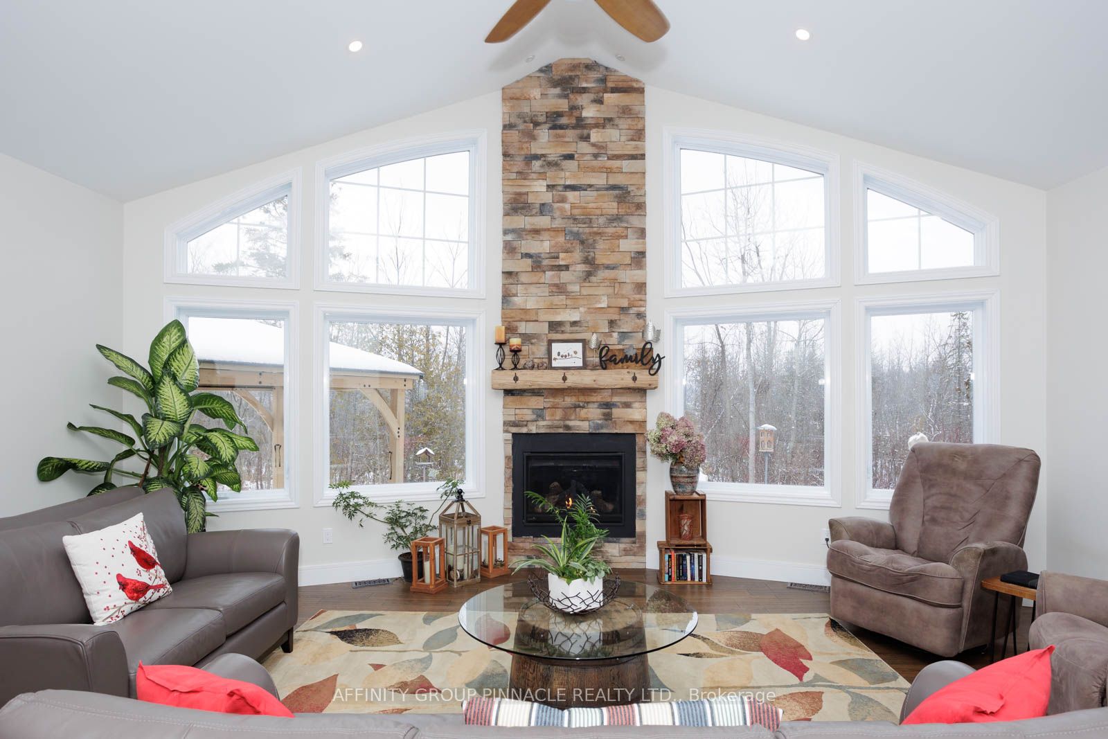 32 MCLARENS CREEK Road