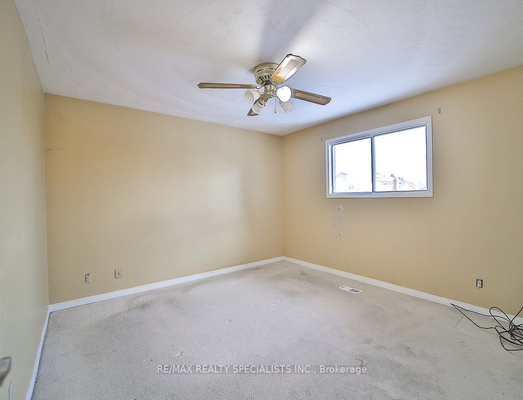 2 Pipers Green Court