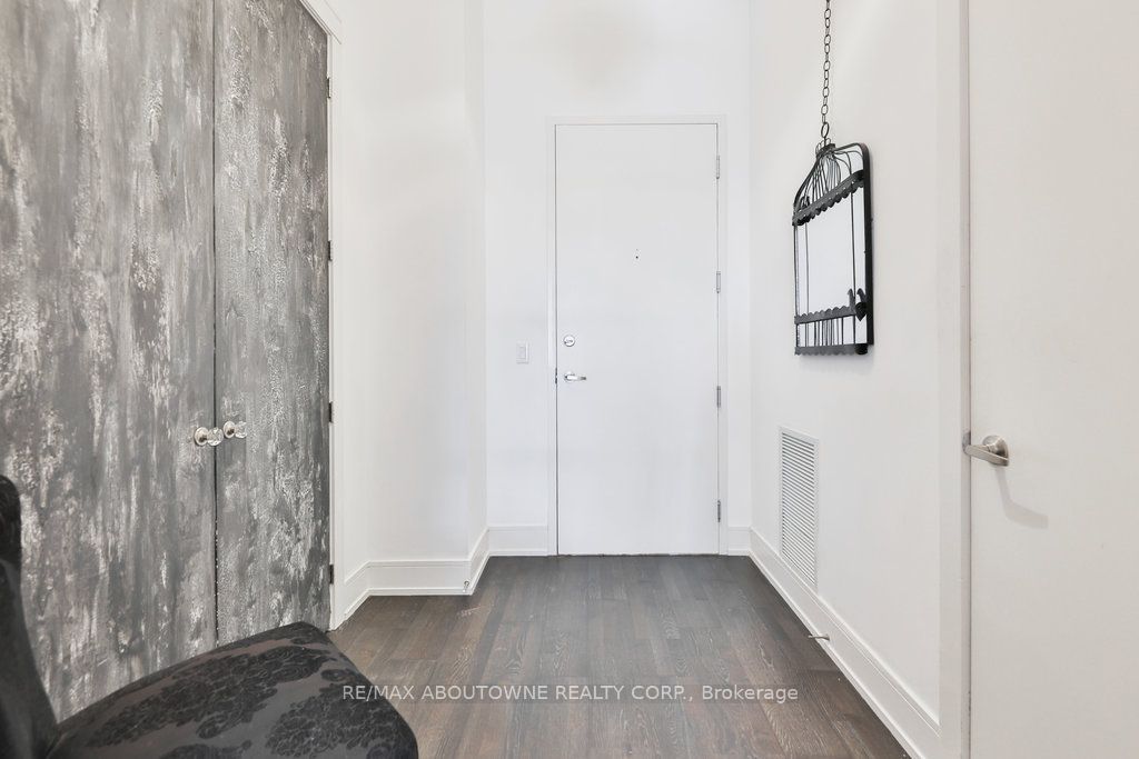 112 Benton St, #220