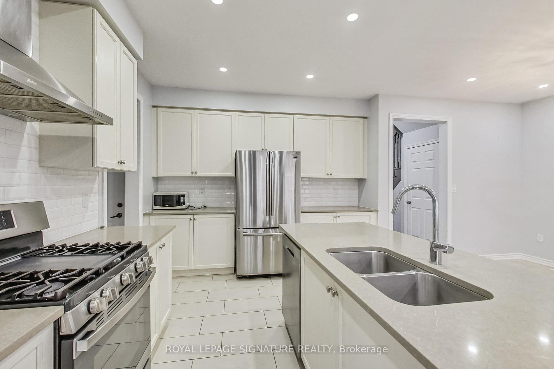 22 Larry Crescent