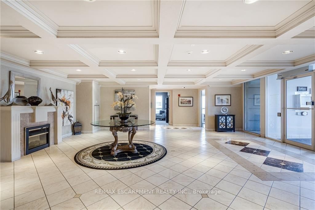 3000 CREEKSIDE Drive, #508