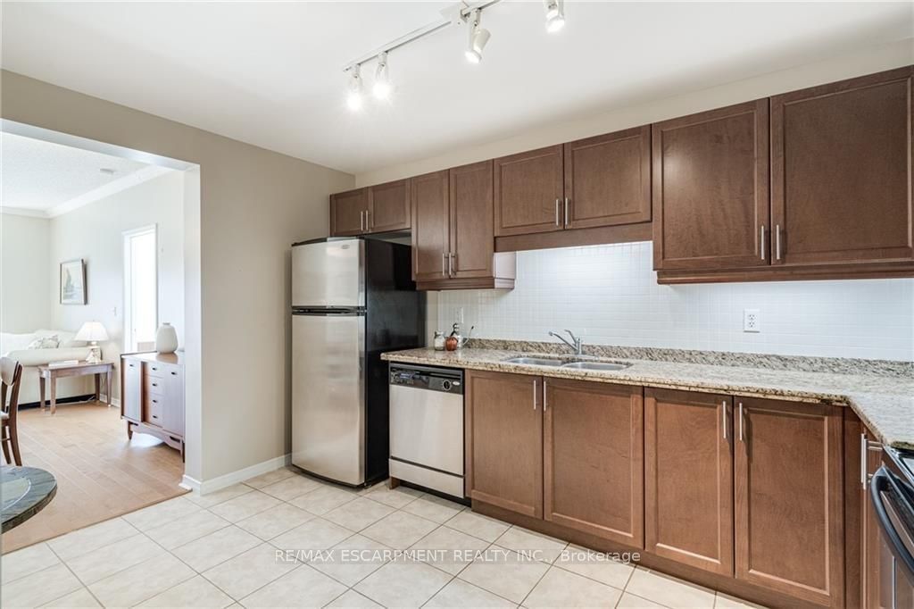 3000 CREEKSIDE Drive, #508
