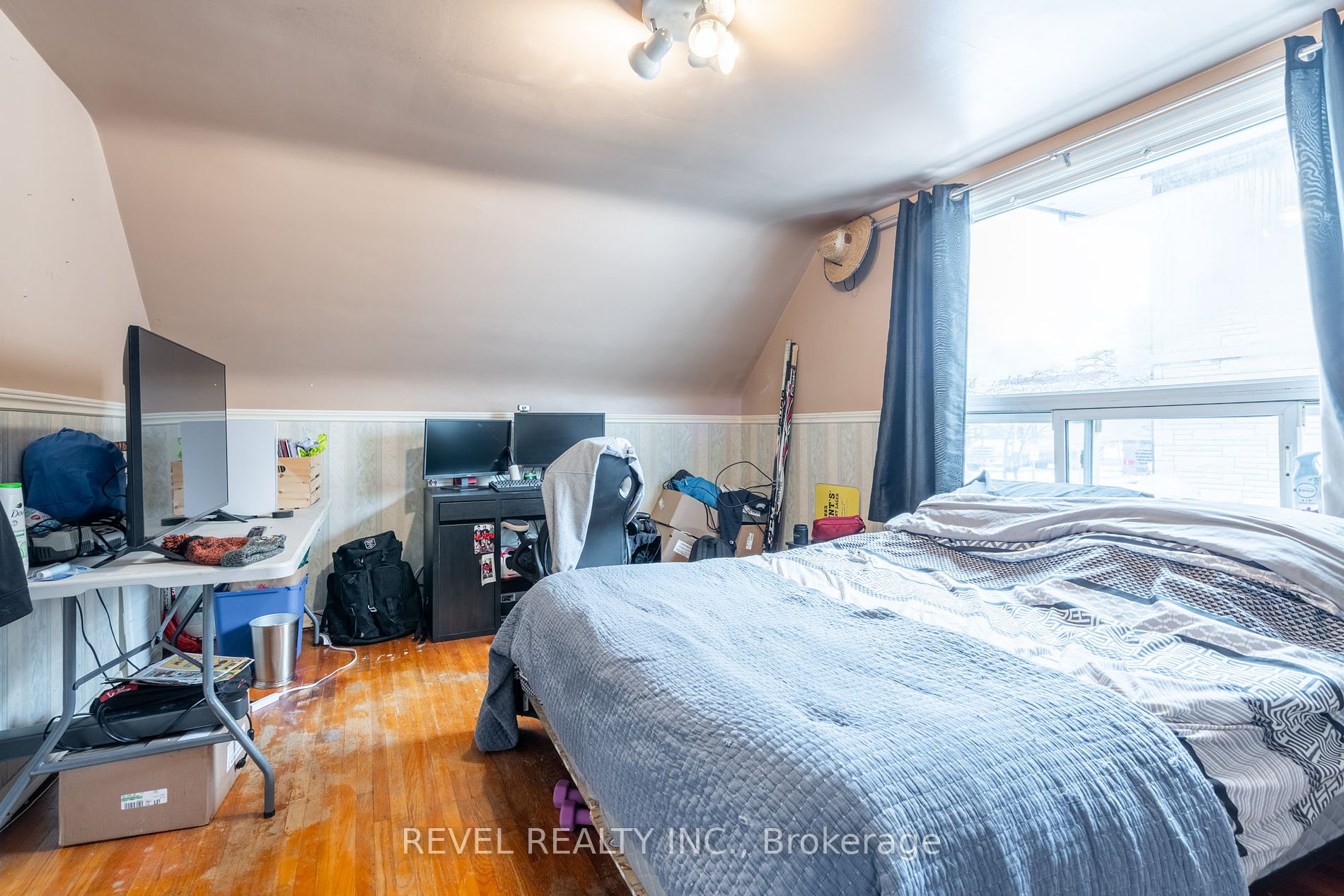 251 Glencairn Ave