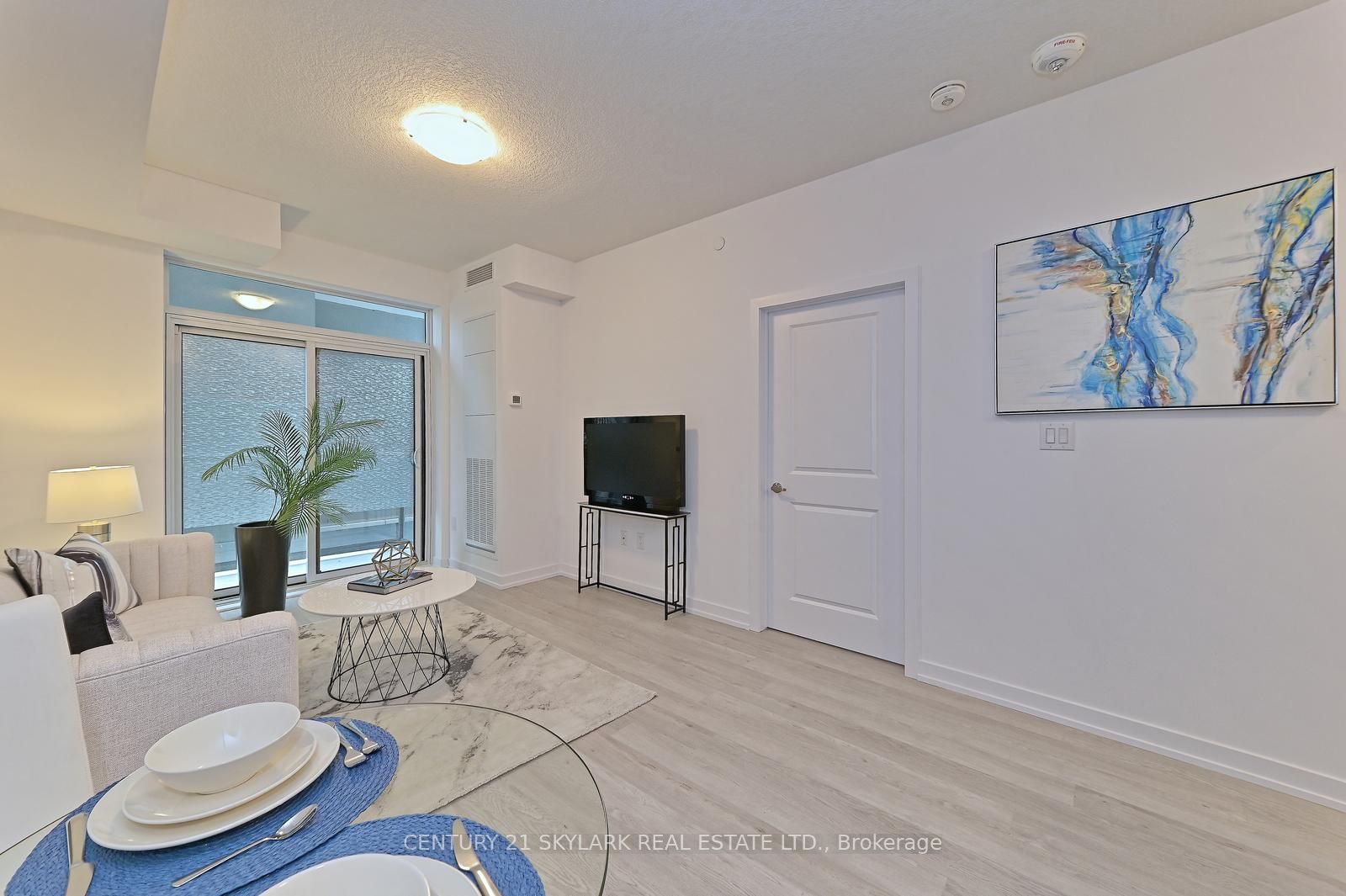460 Dundas Street E #401