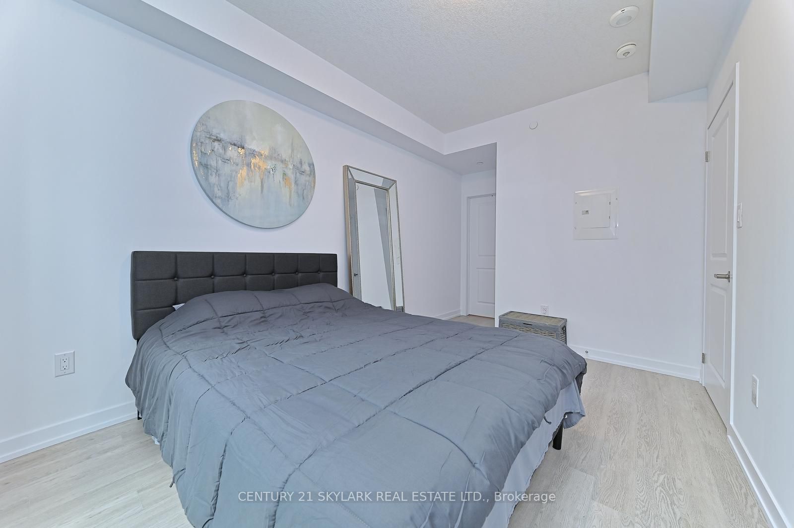 460 Dundas Street E #401