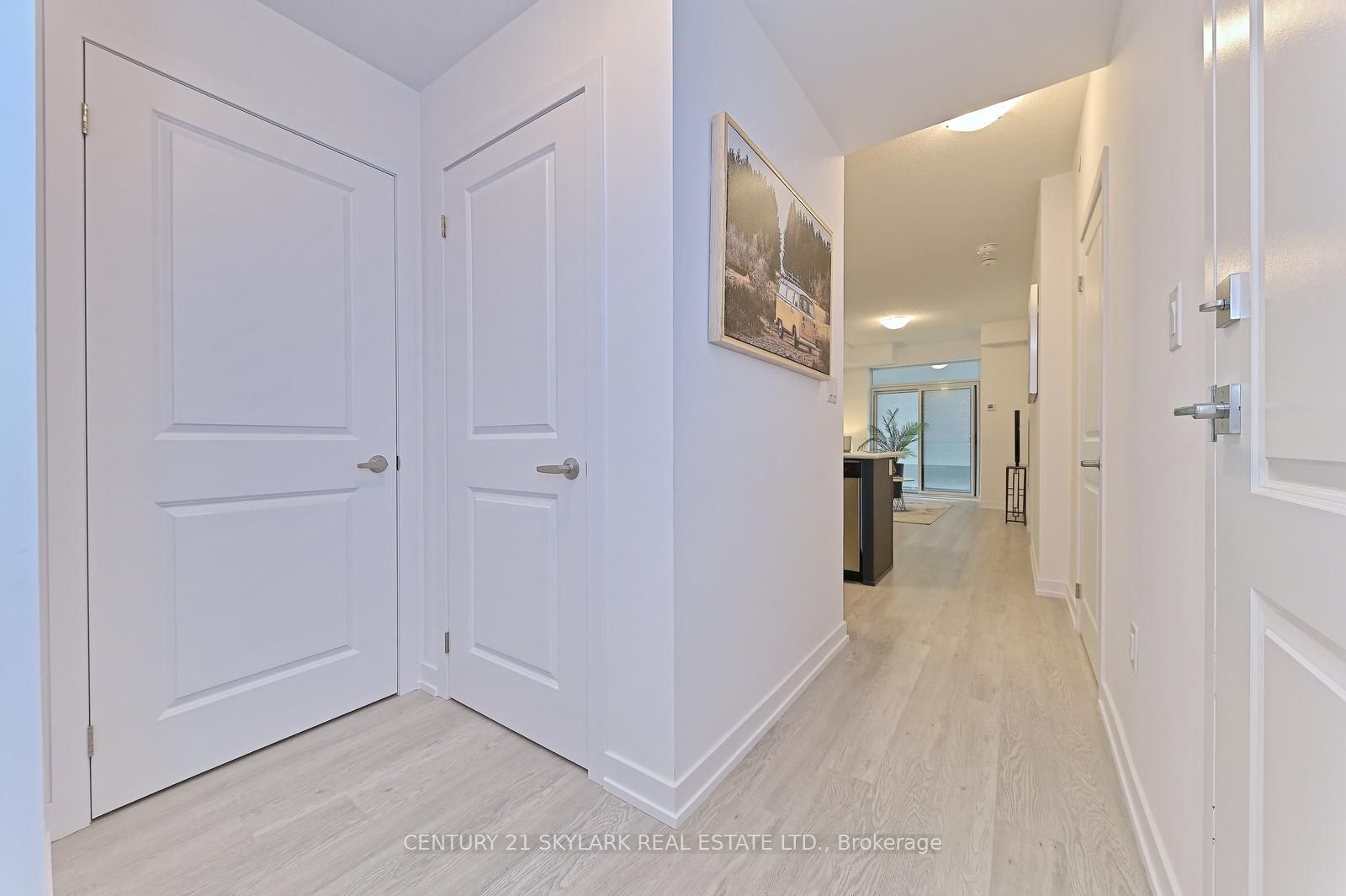 460 Dundas Street E #401