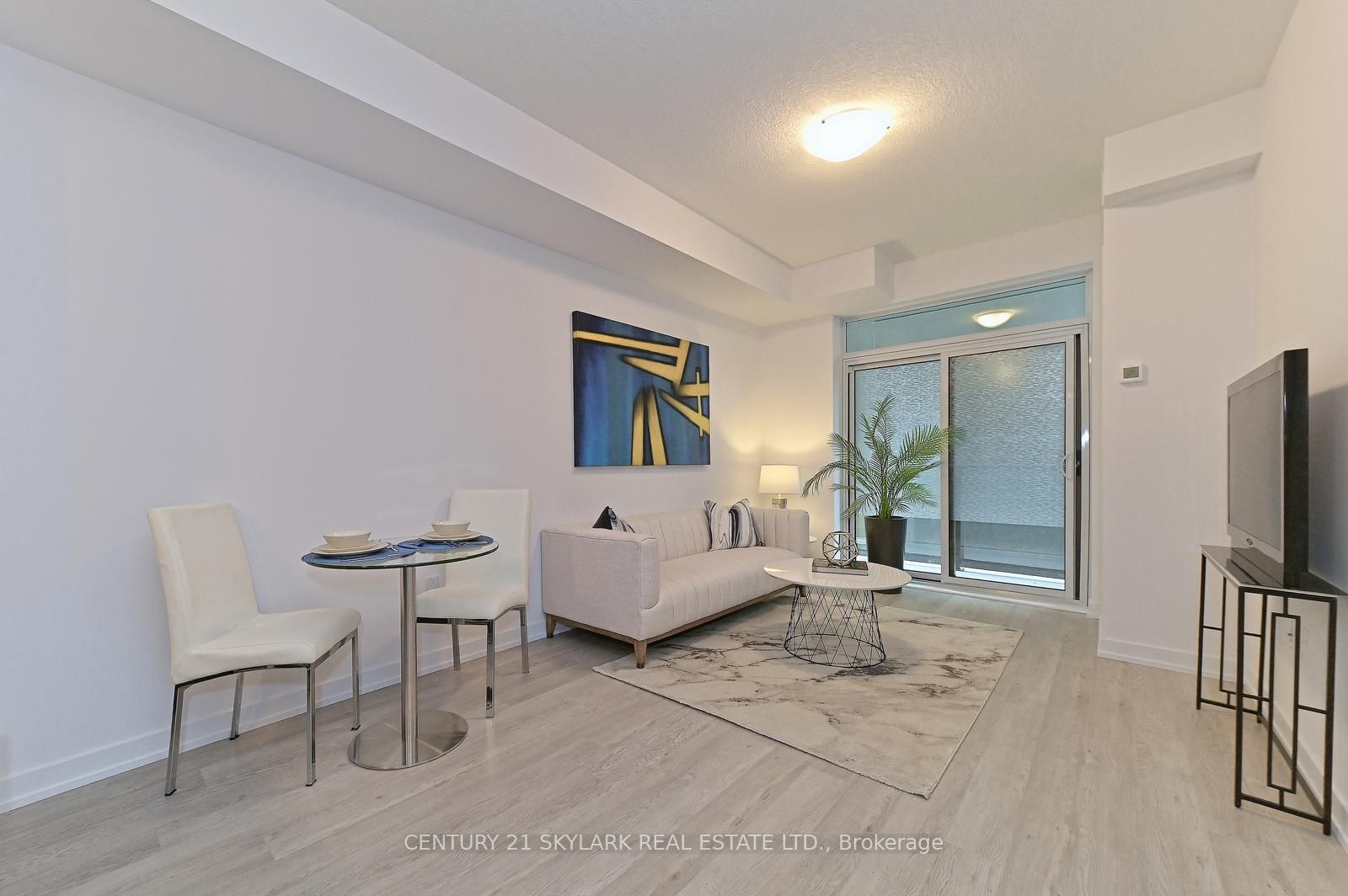 460 Dundas Street E #401