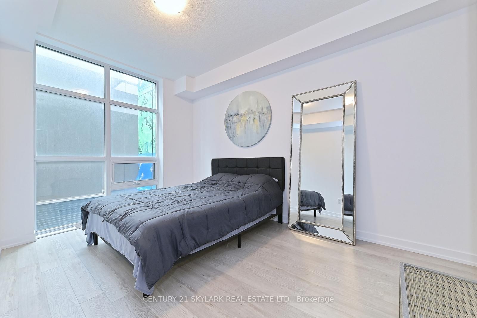 460 Dundas Street E #401