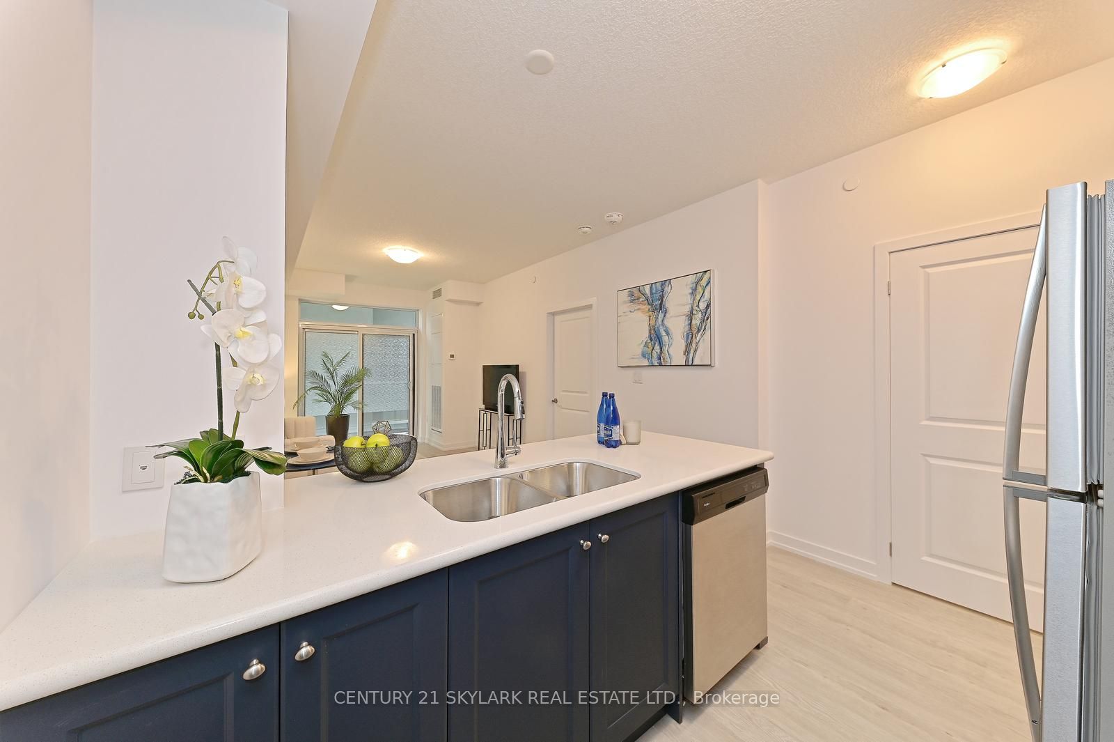 460 Dundas Street E #401