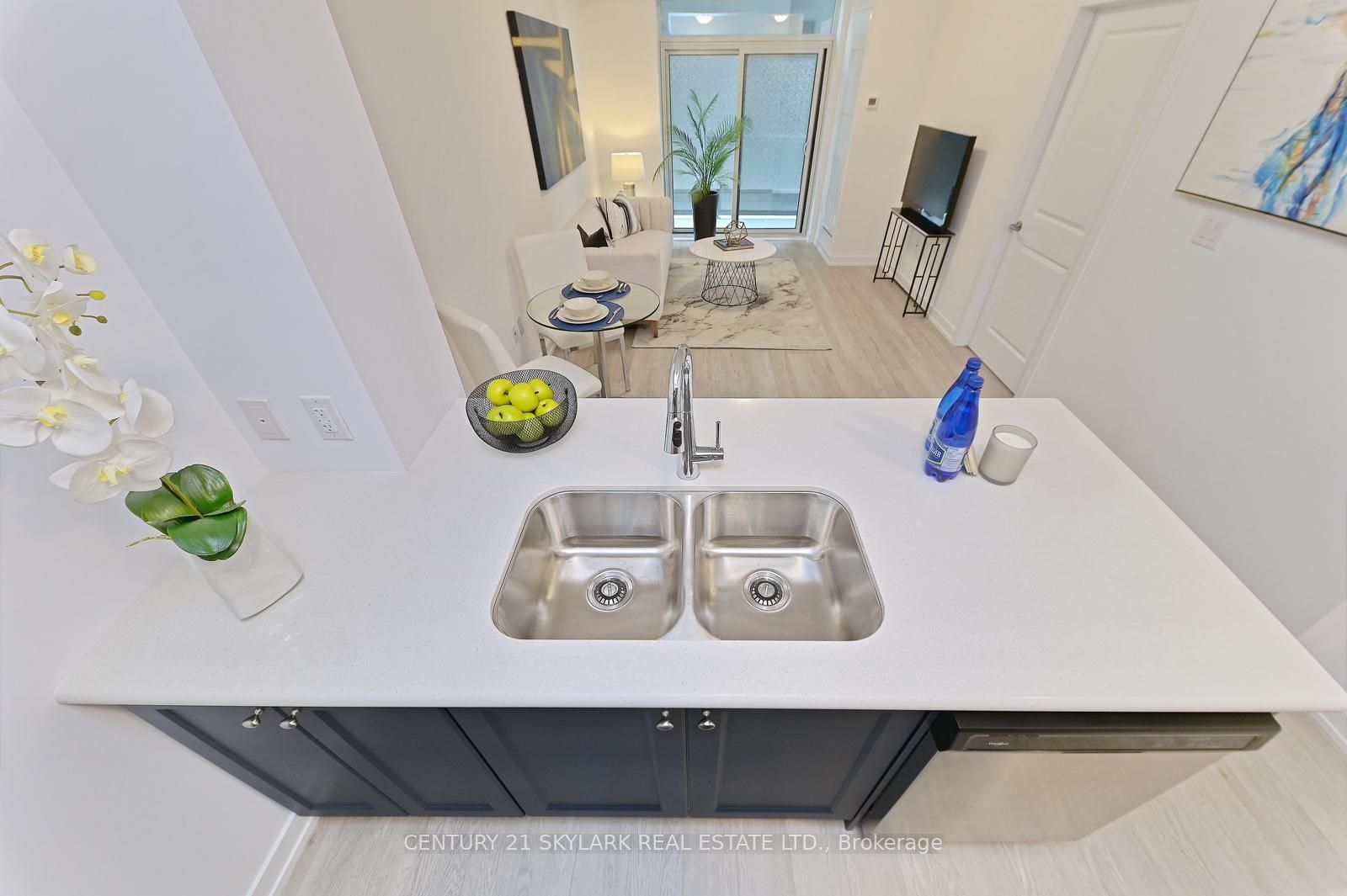 460 Dundas Street E #401