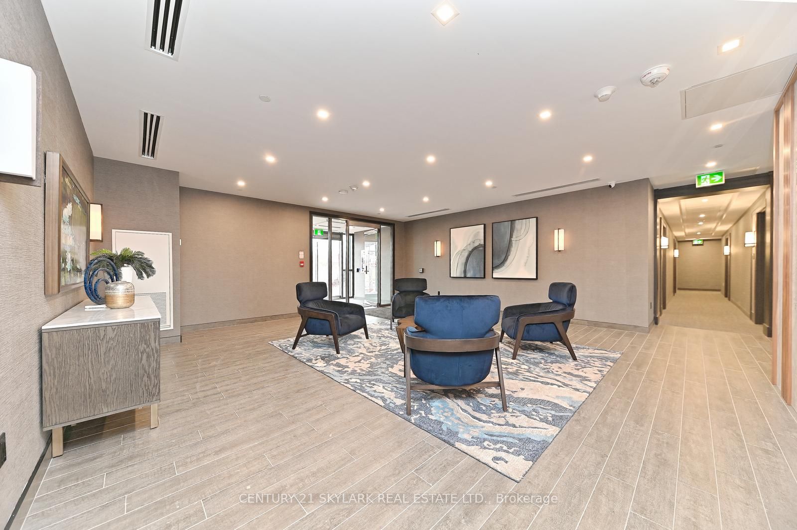 460 Dundas Street E #401