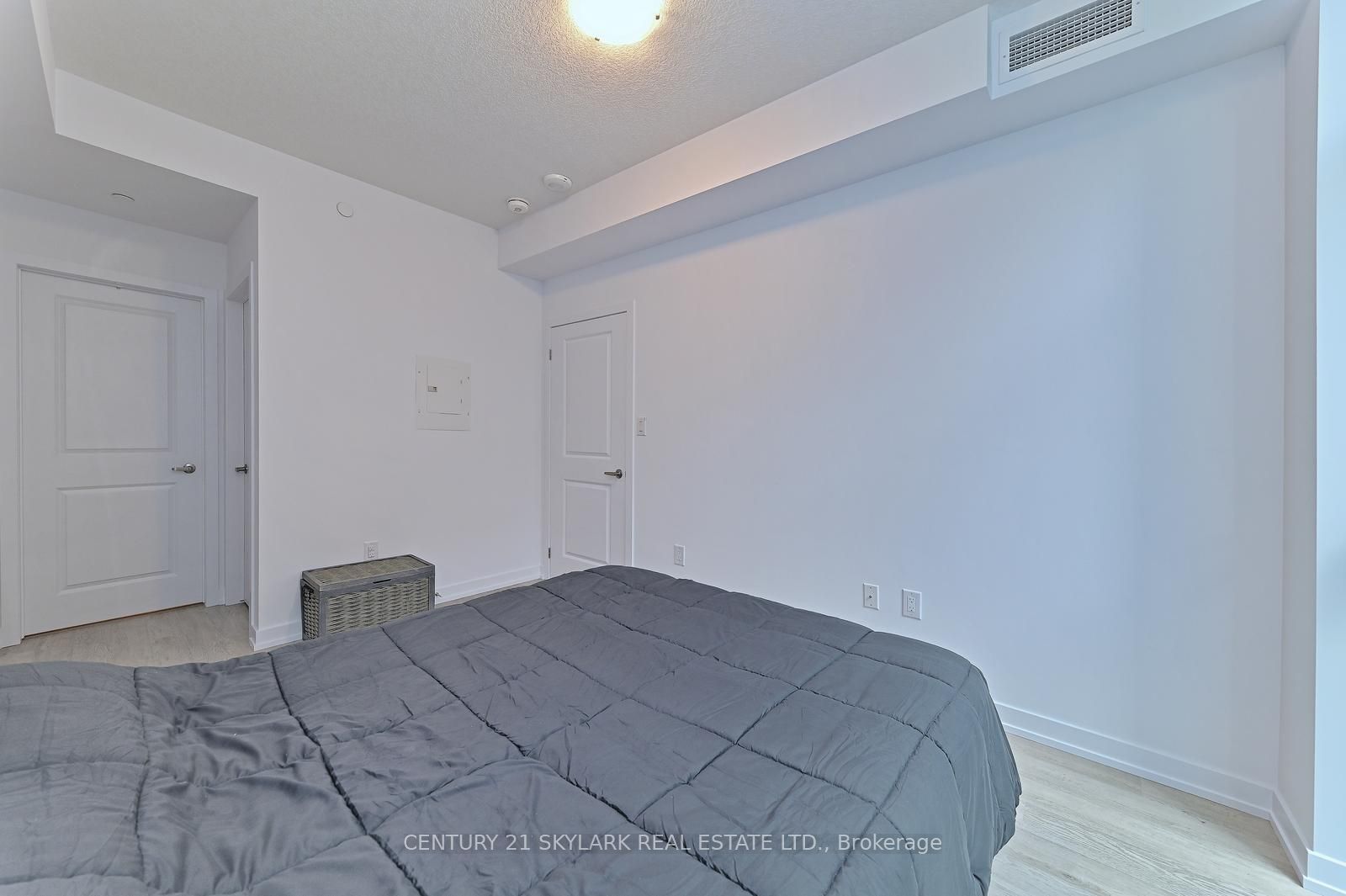 460 Dundas Street E #401
