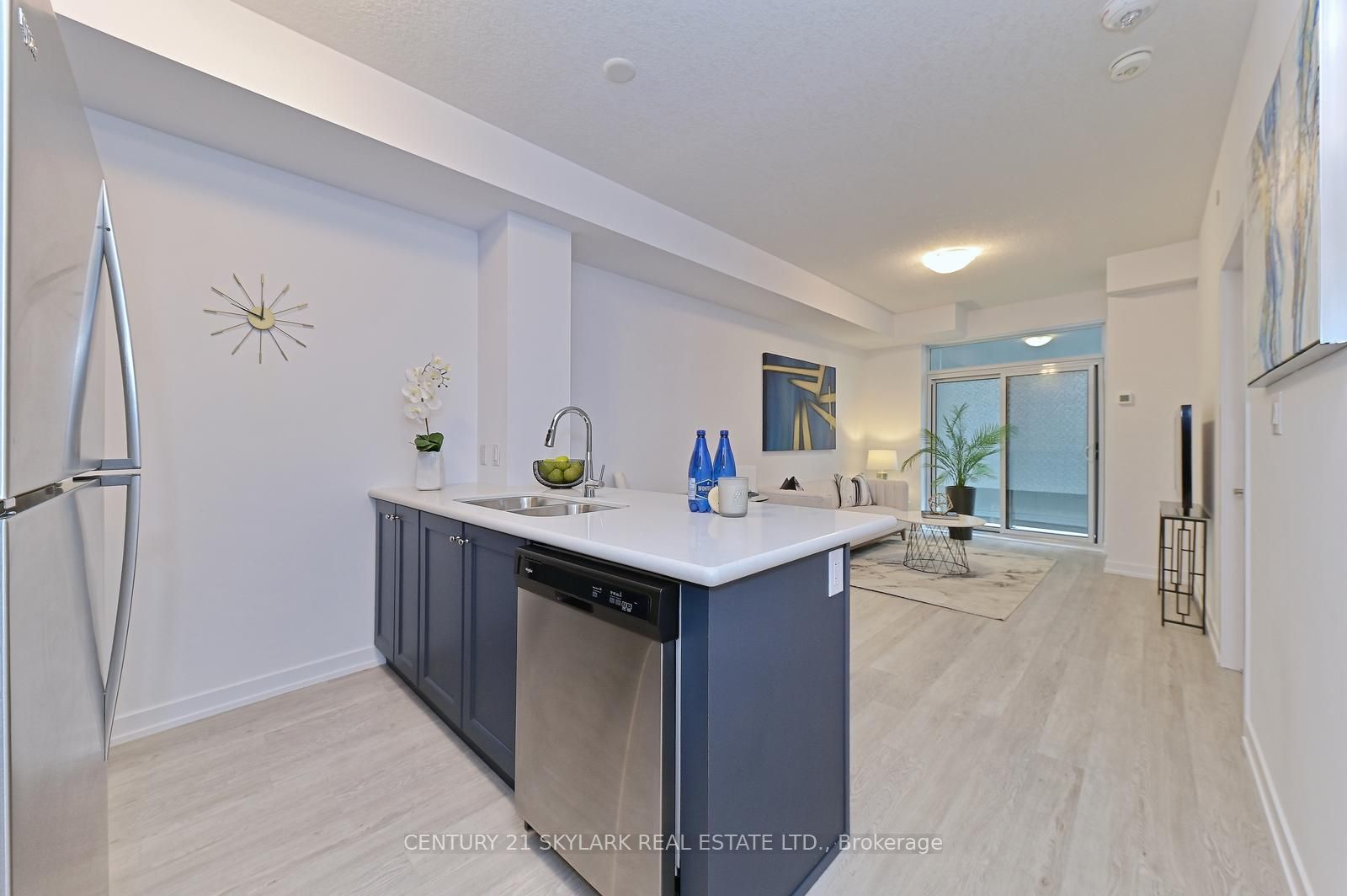 460 Dundas Street E #401