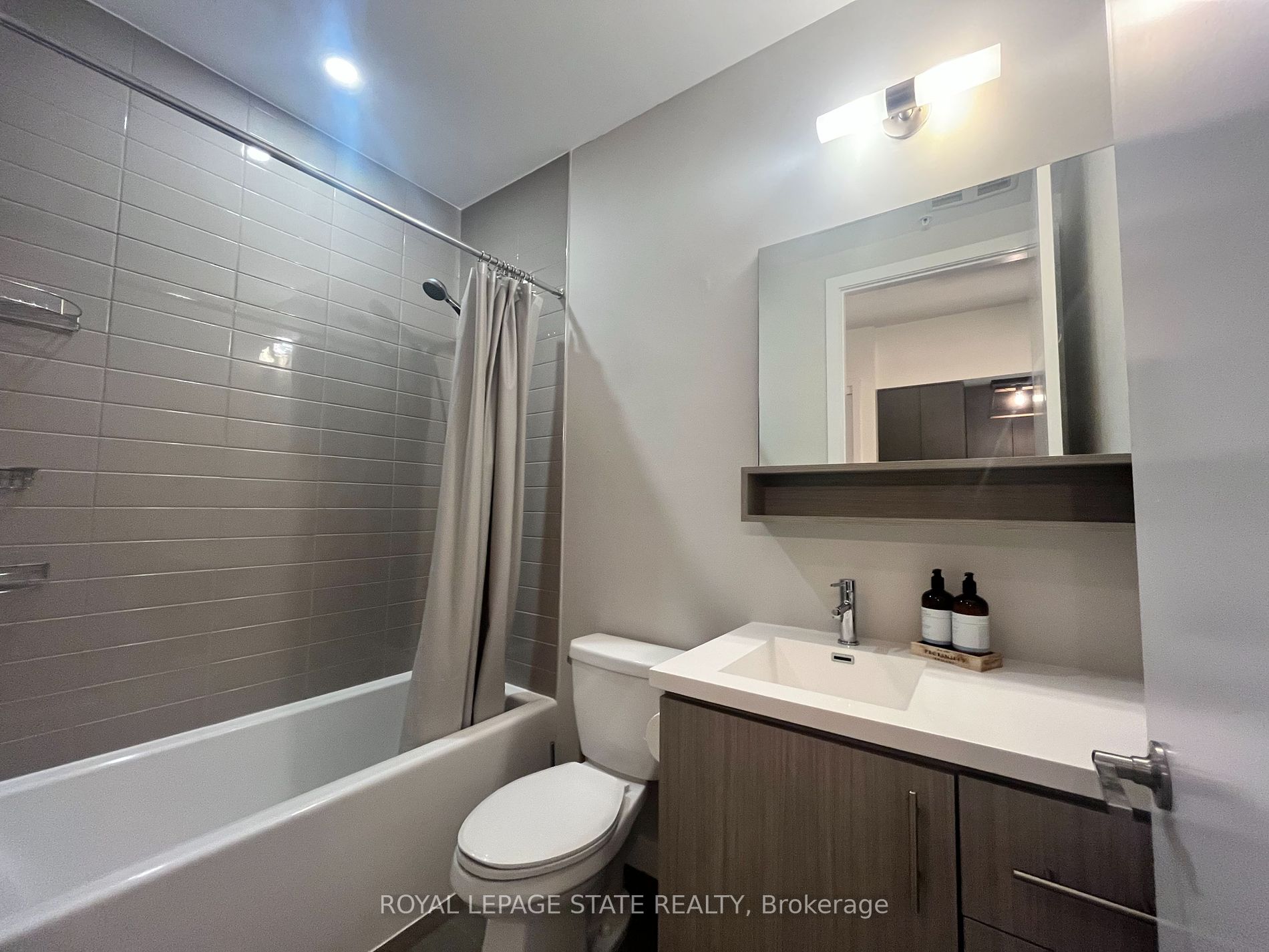 10 Esplanade Lane #616