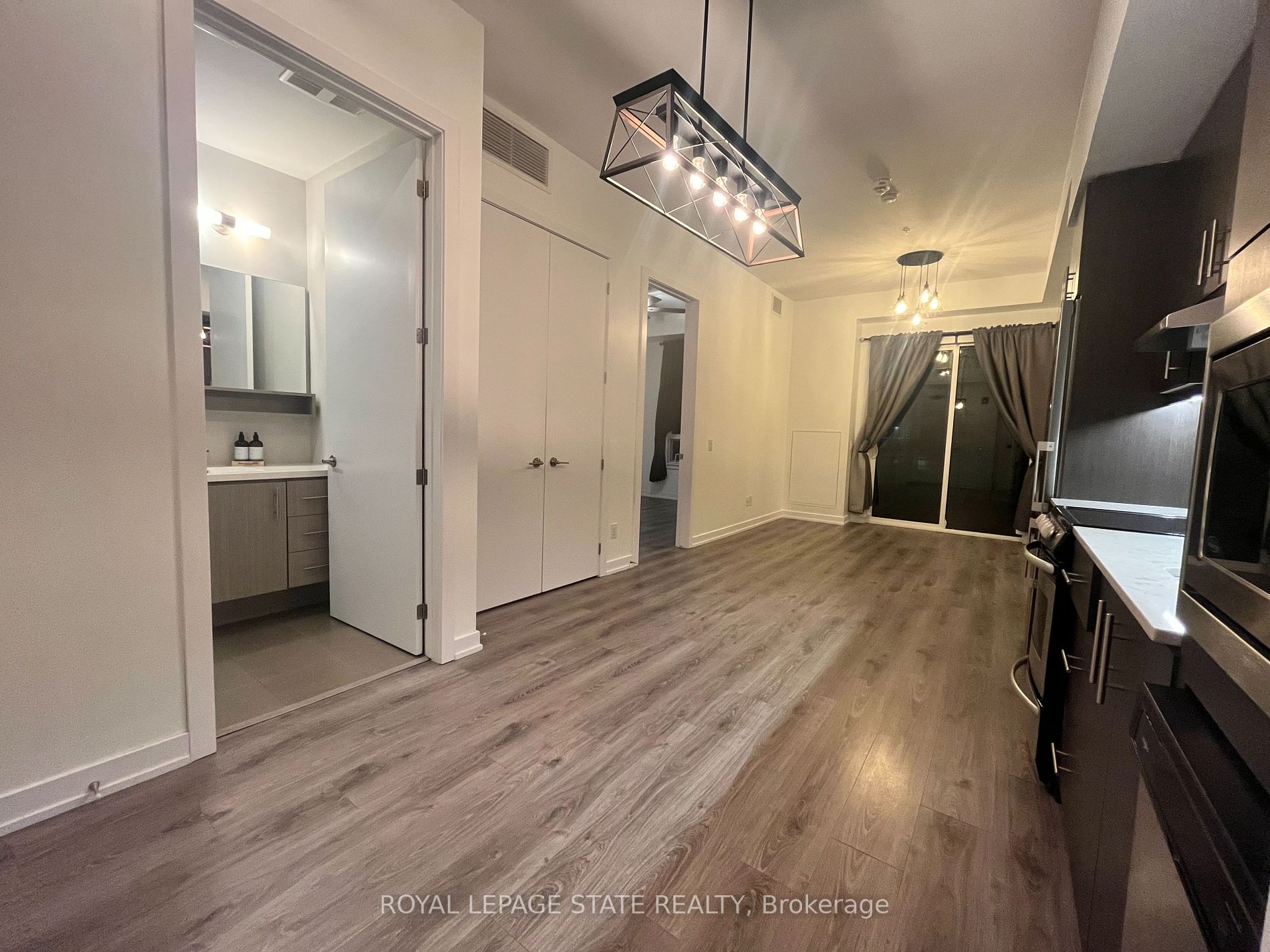 10 Esplanade Lane #616