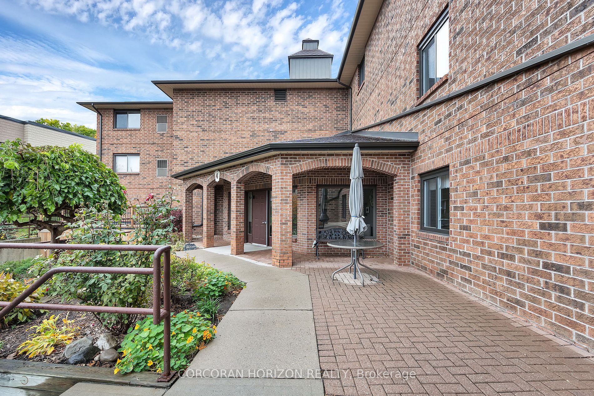 4 Albert Street, #202