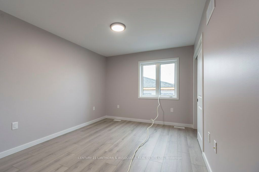 18 Summit Dr