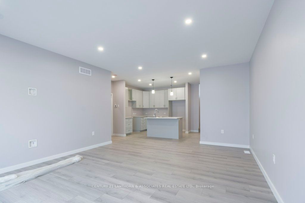 18 Summit Dr