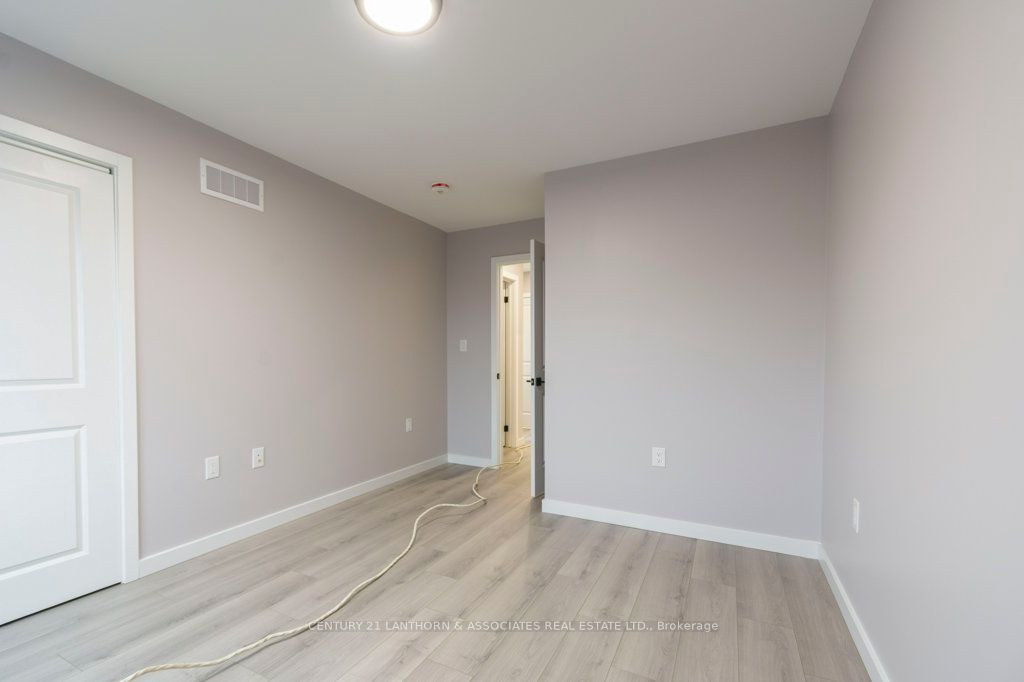 18 Summit Dr