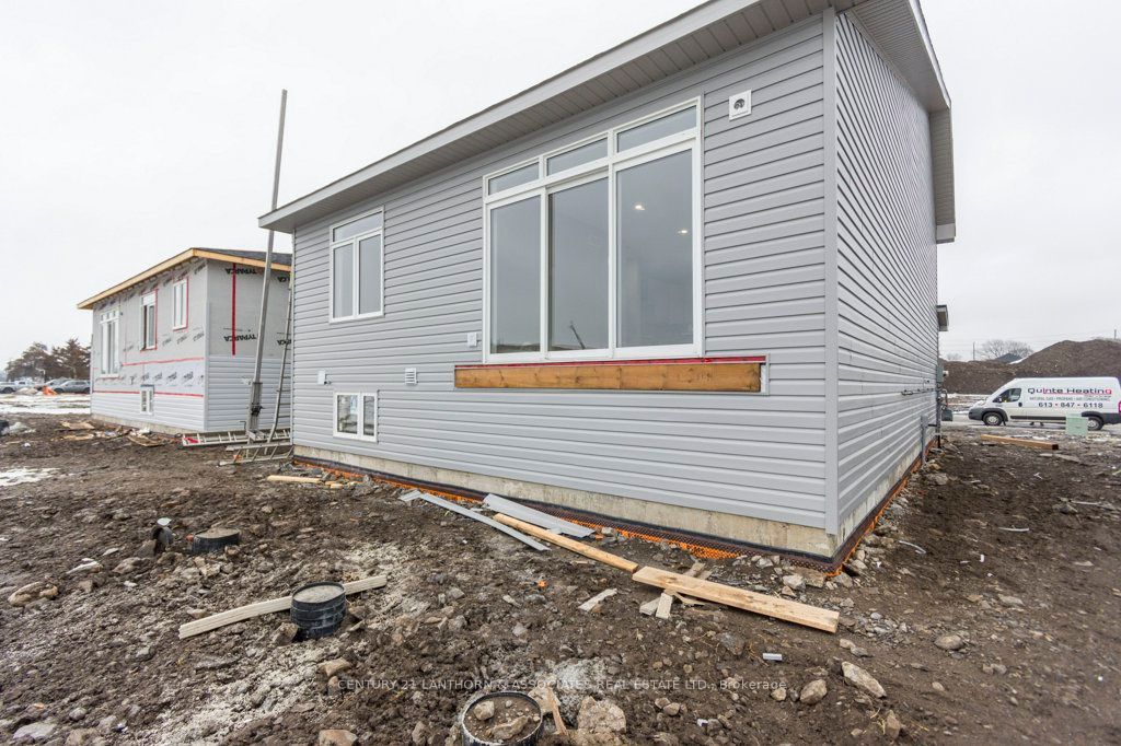 18 Summit Dr