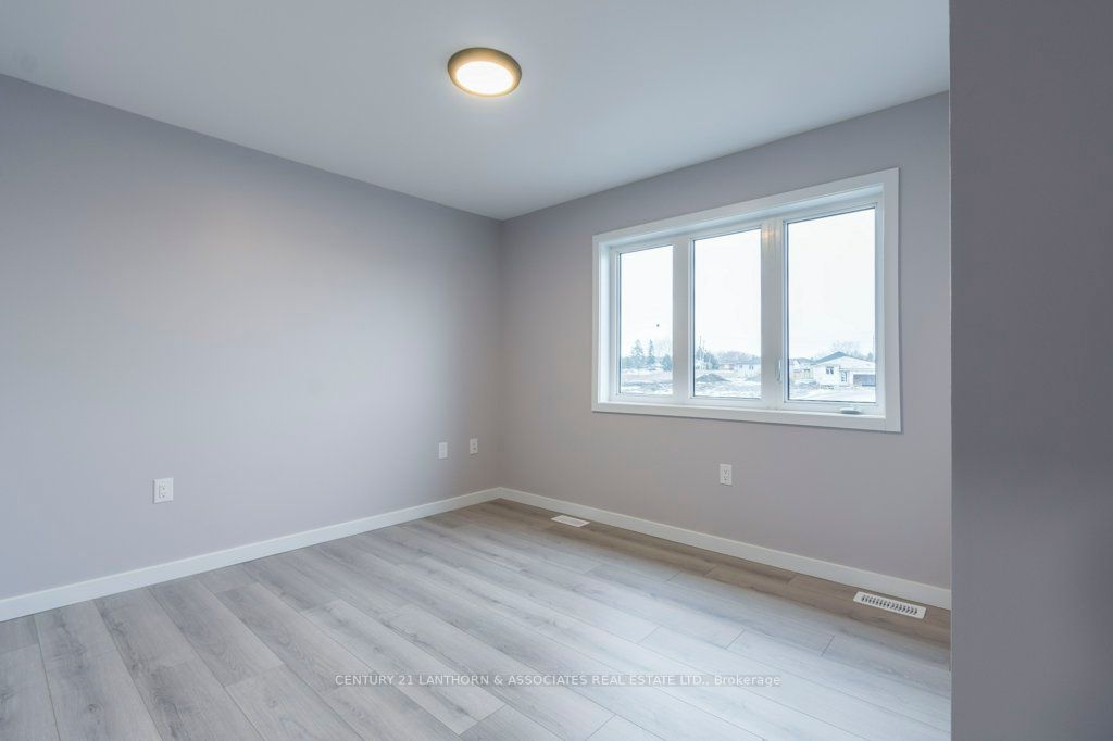 18 Summit Dr