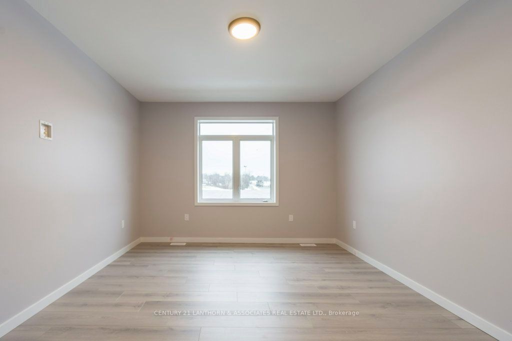 18 Summit Dr