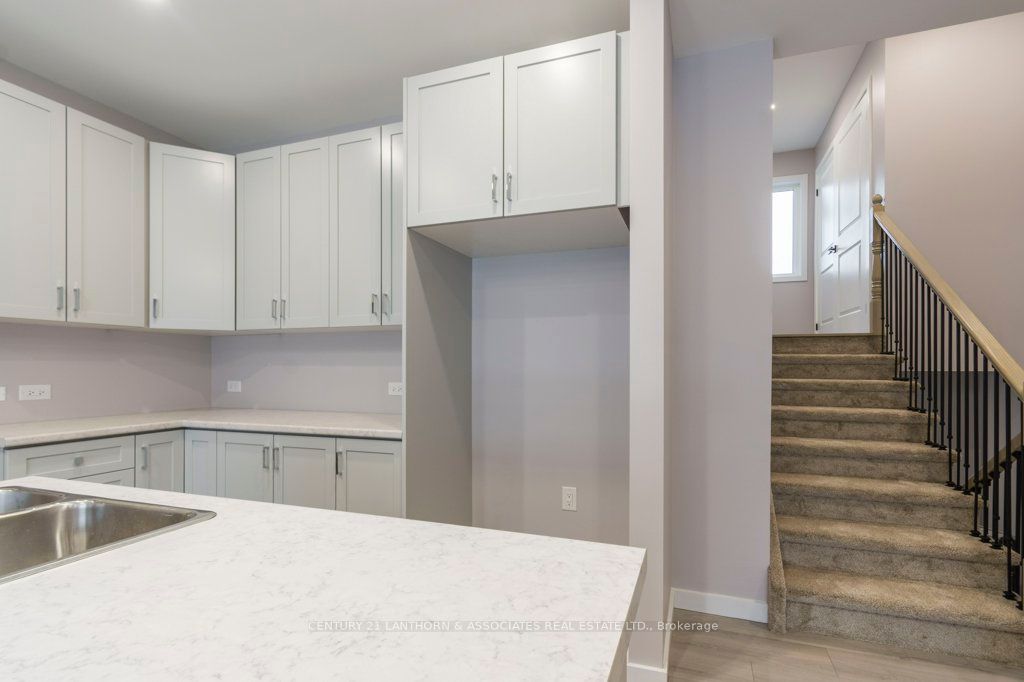 18 Summit Dr