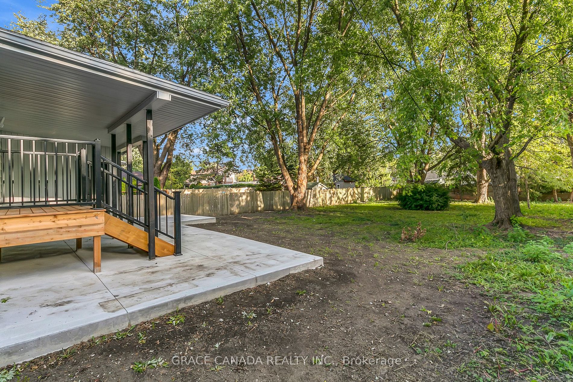 8435 Riverside Drive E