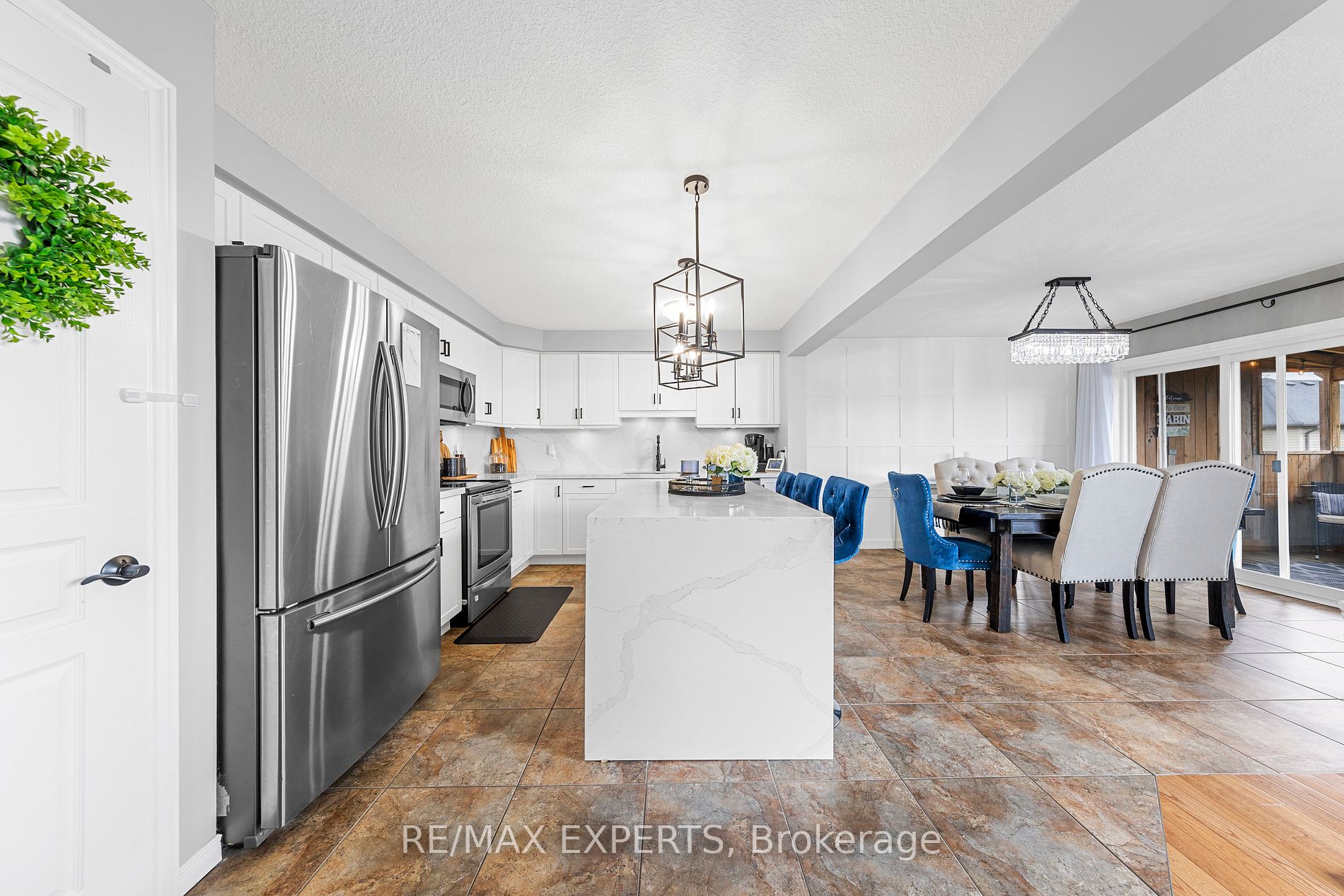 690 Frontenac Cres